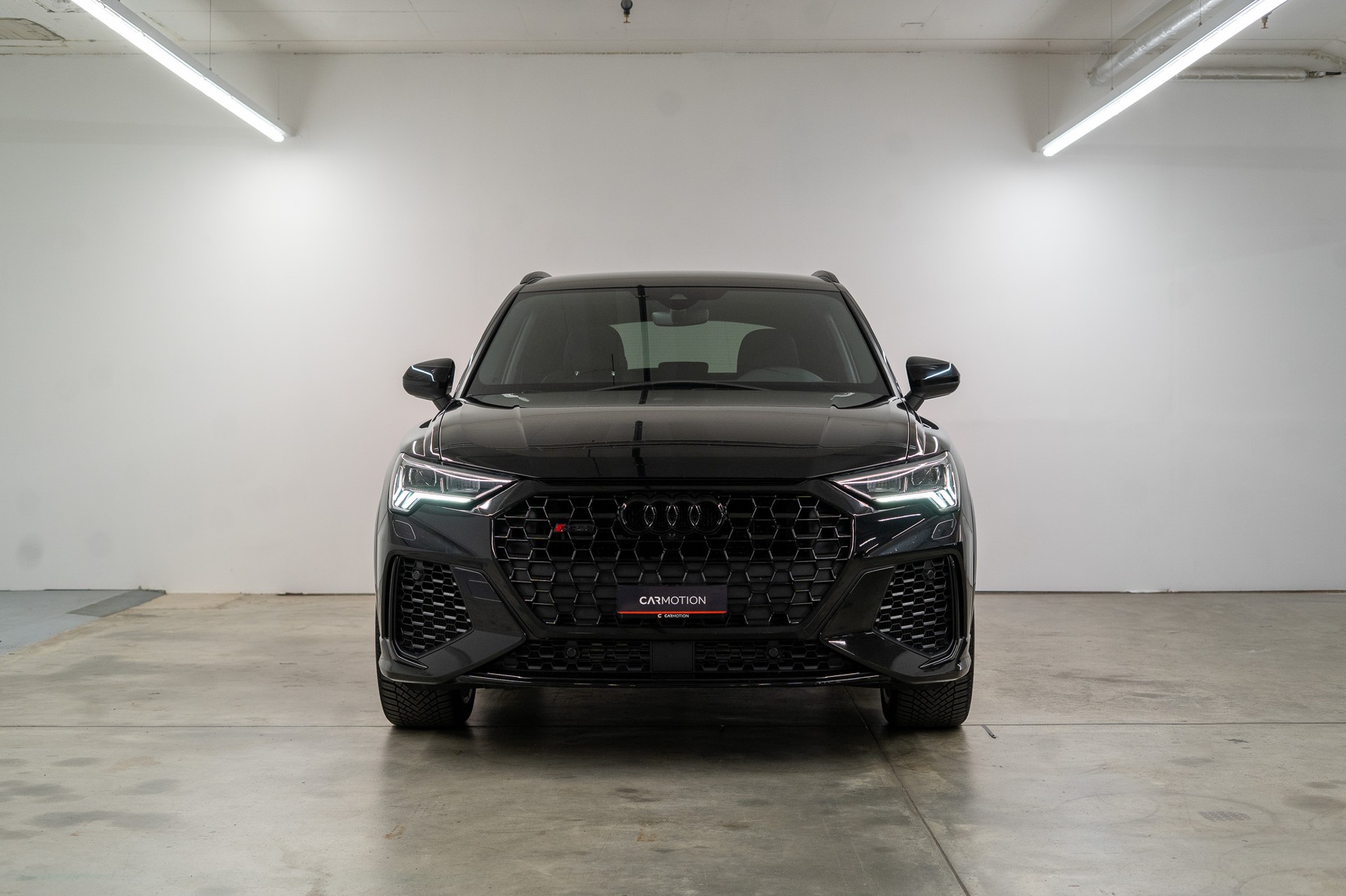 AUDI RS Q3 2.5 TFSI quattro S-Tronic-showroom-element-1
