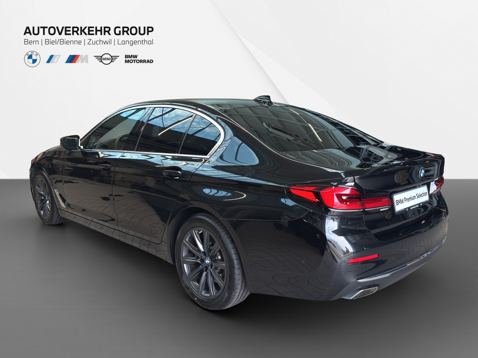 BMW 540i xDrive Luxury 48V-showroom-element-3