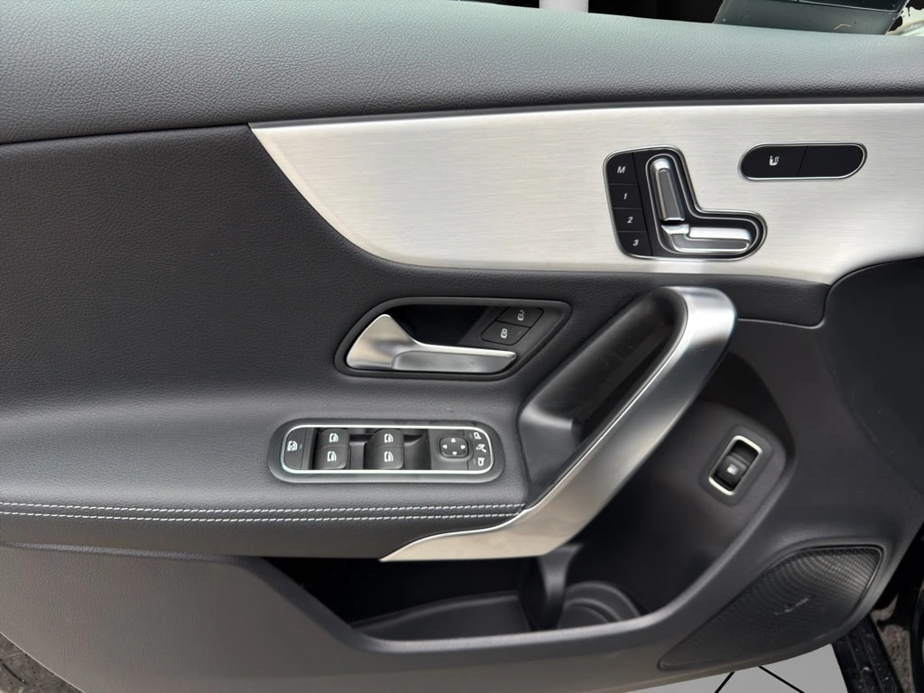 Image MERCEDES-BENZ A-250 A 250 e EQ Star 8G-DCT