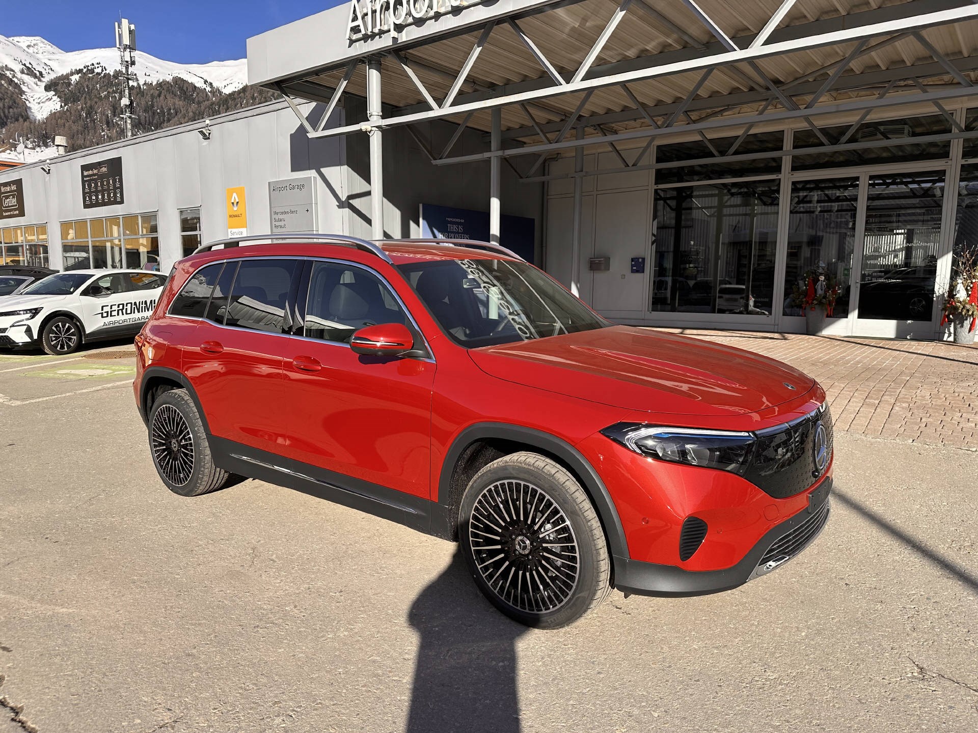 MERCEDES-BENZ EQB 350 Swiss Star Progressive 4matic-showroom-element-1