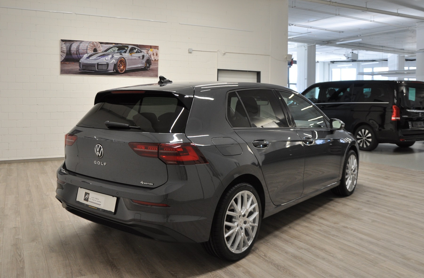 VW Golf 2.0 TDI Life DSG 4Motion-showroom-element-3