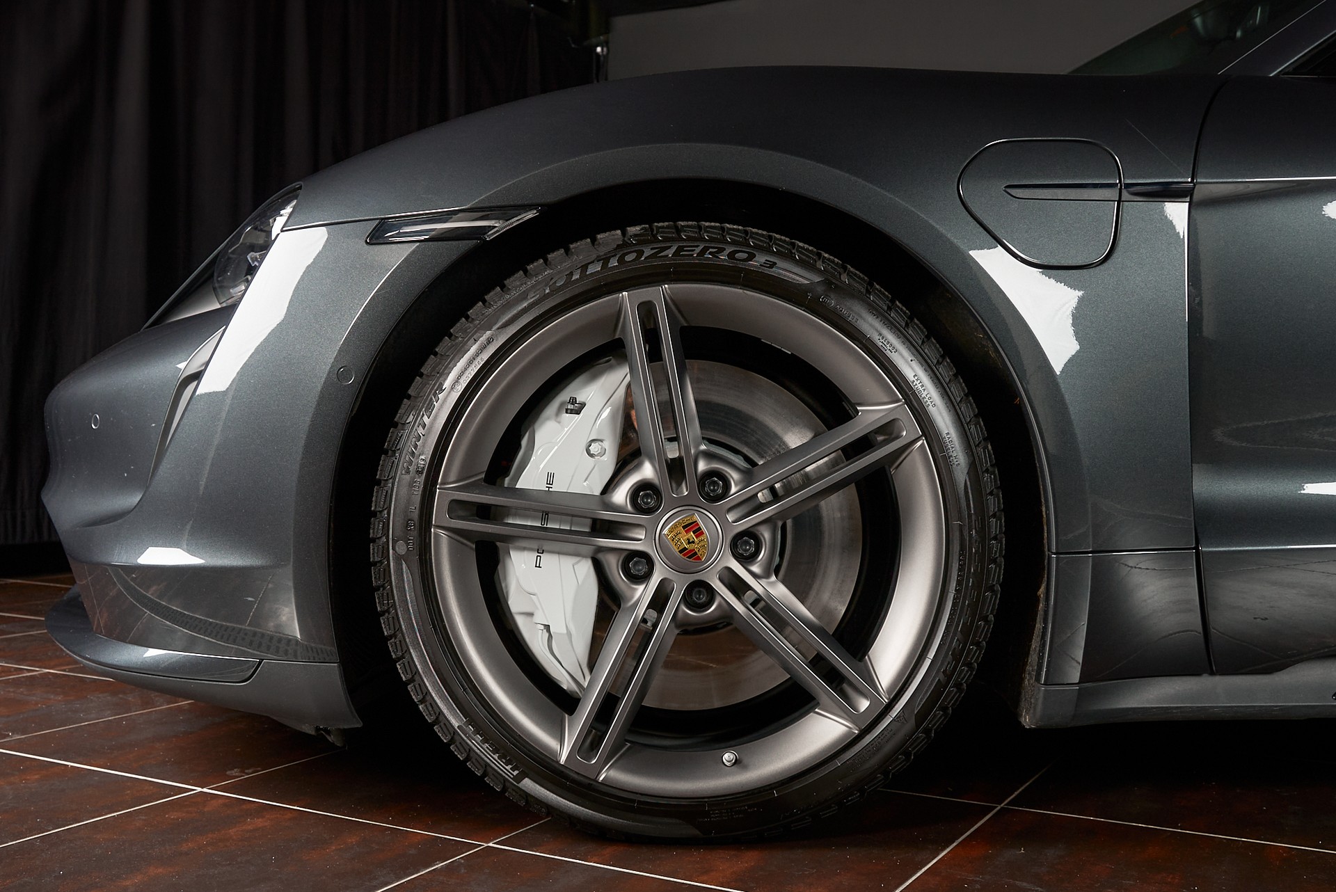 PORSCHE Taycan Turbo-showroom-element-1