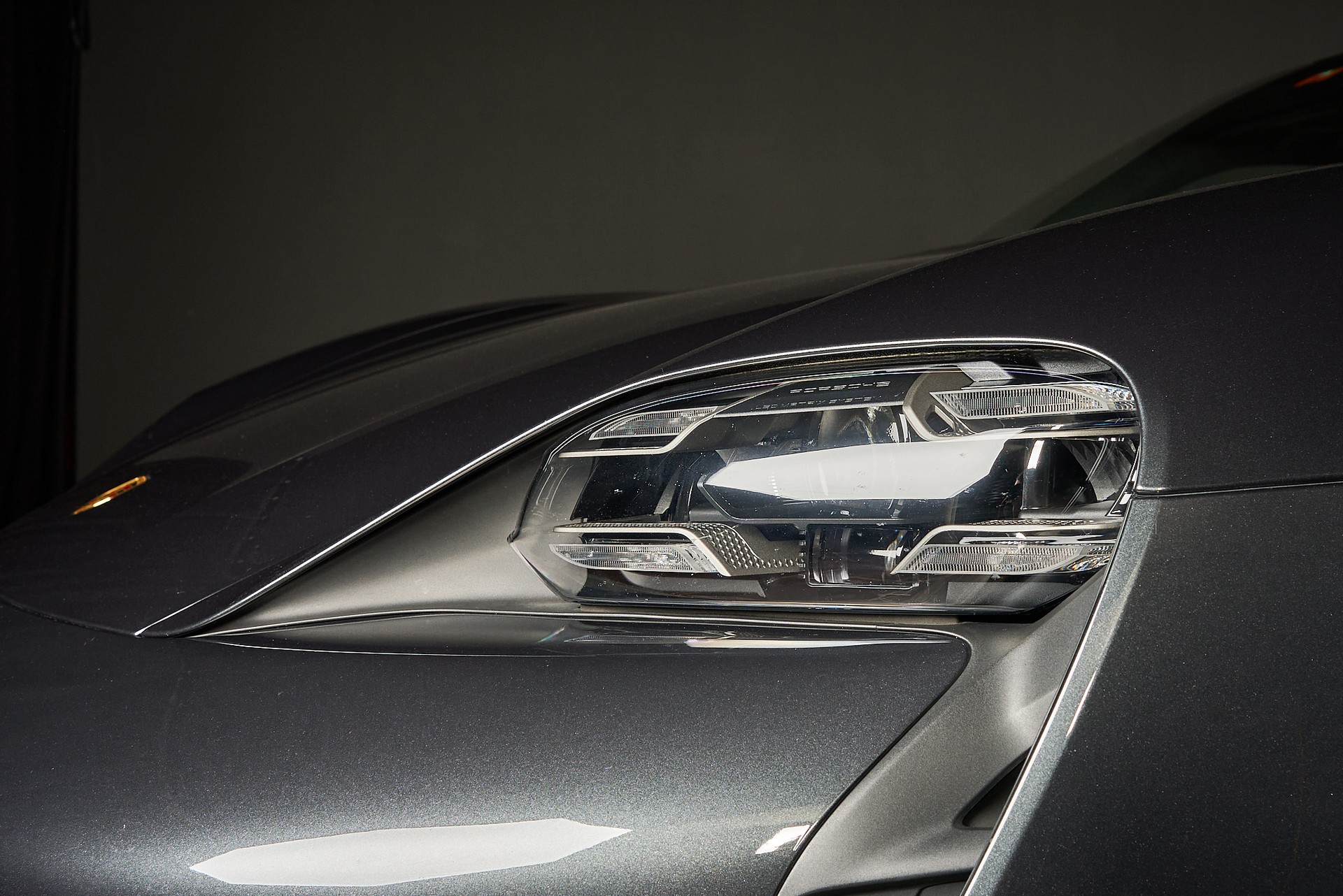 PORSCHE Taycan Turbo-showroom-element-2