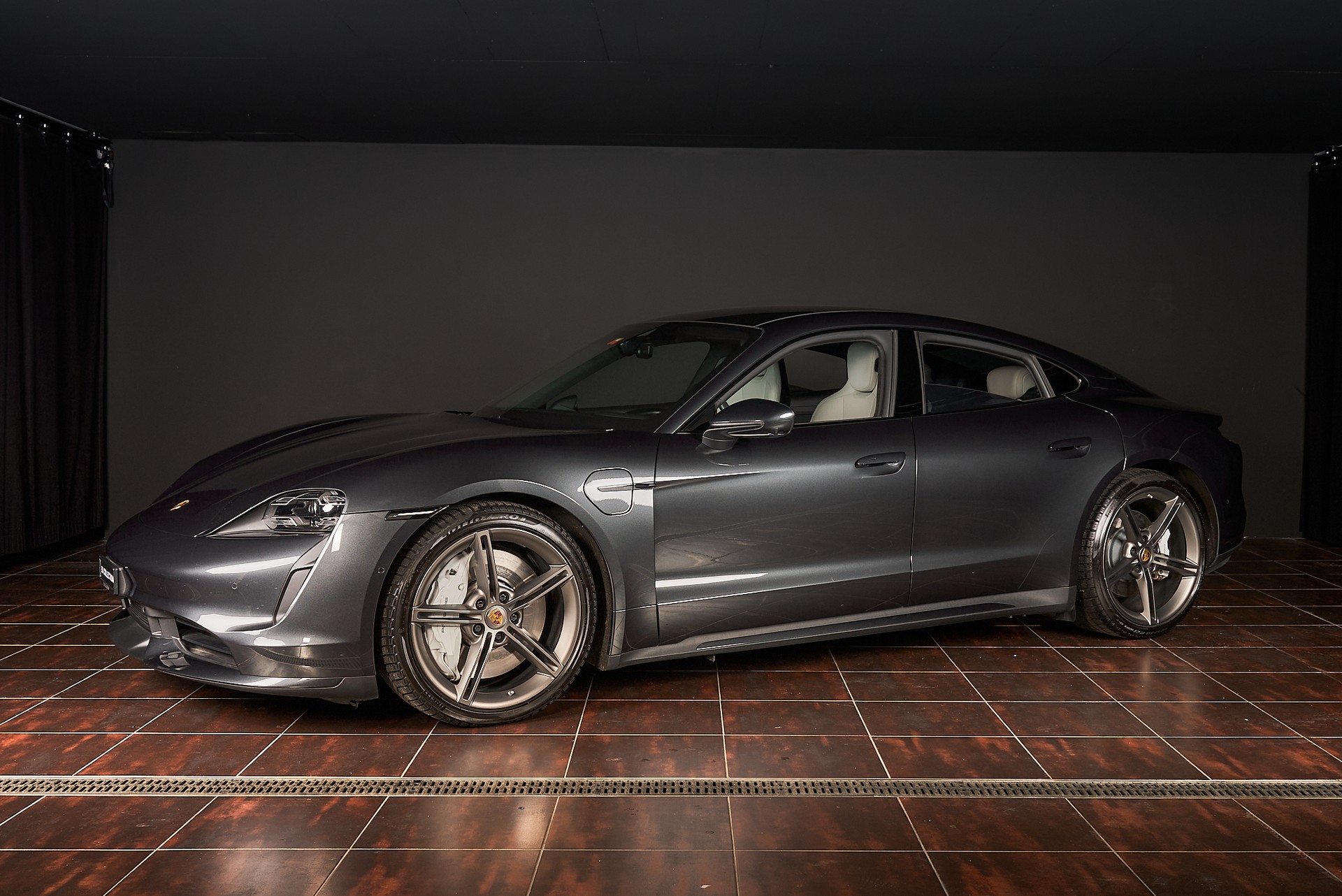 PORSCHE Taycan Turbo