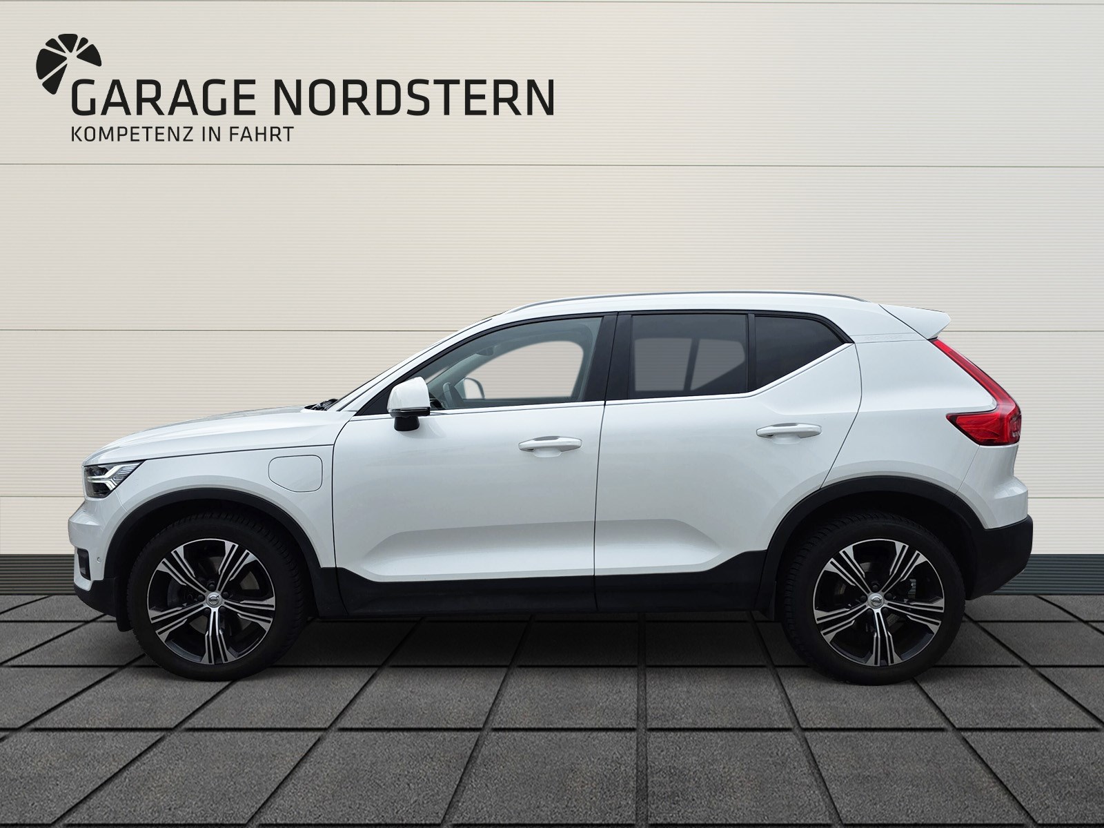 VOLVO XC40 1.5 T5 PiH Inscription-showroom-element-1