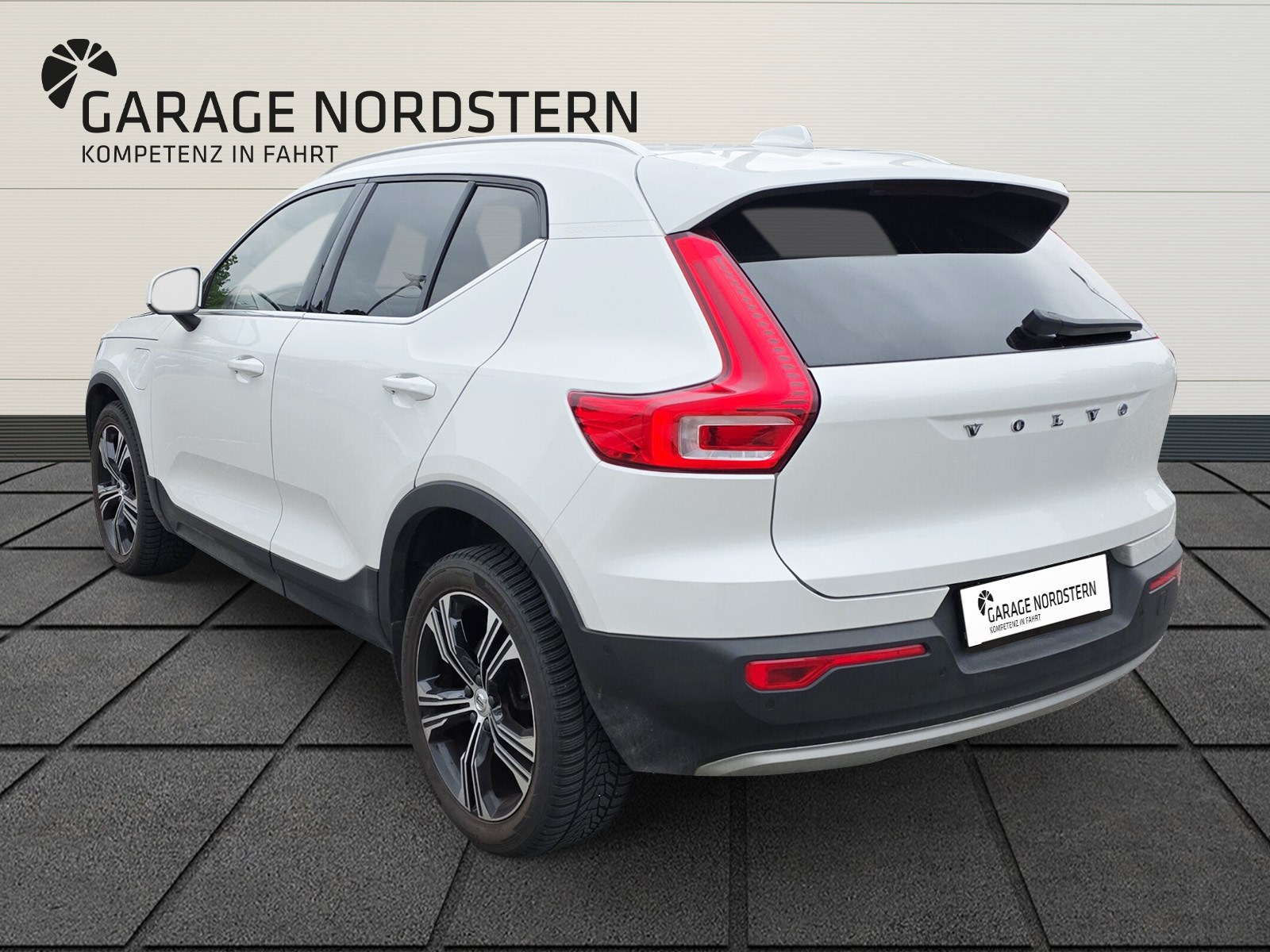 VOLVO XC40 1.5 T5 PiH Inscription-showroom-element-2