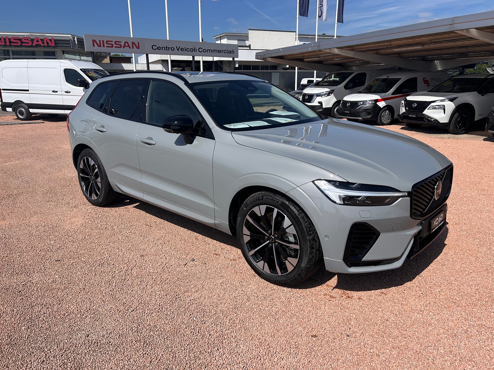 VOLVO XC60 T6 eAWD PluginHybrid Ultra Dark Geartronic-showroom-element-2