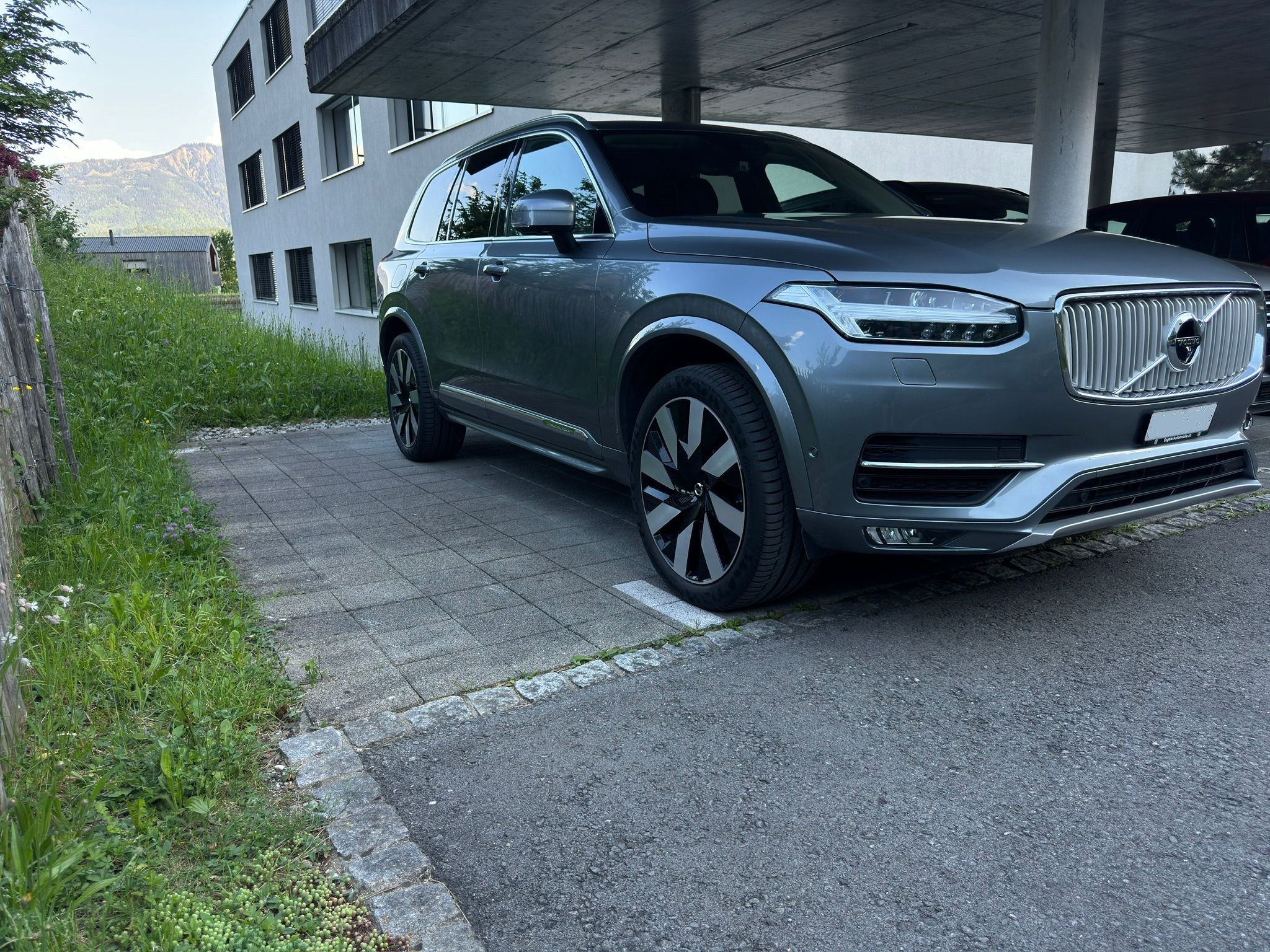 VOLVO XC90 D5 AWD (SUV / Gelndewagen)