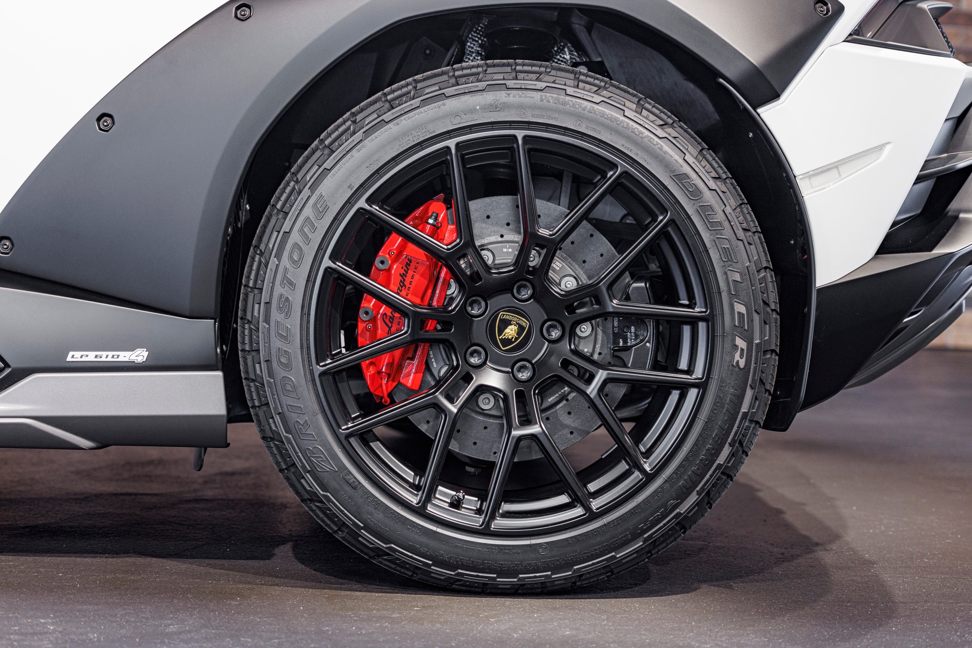LAMBORGHINI Huracán Sterrato-image-10