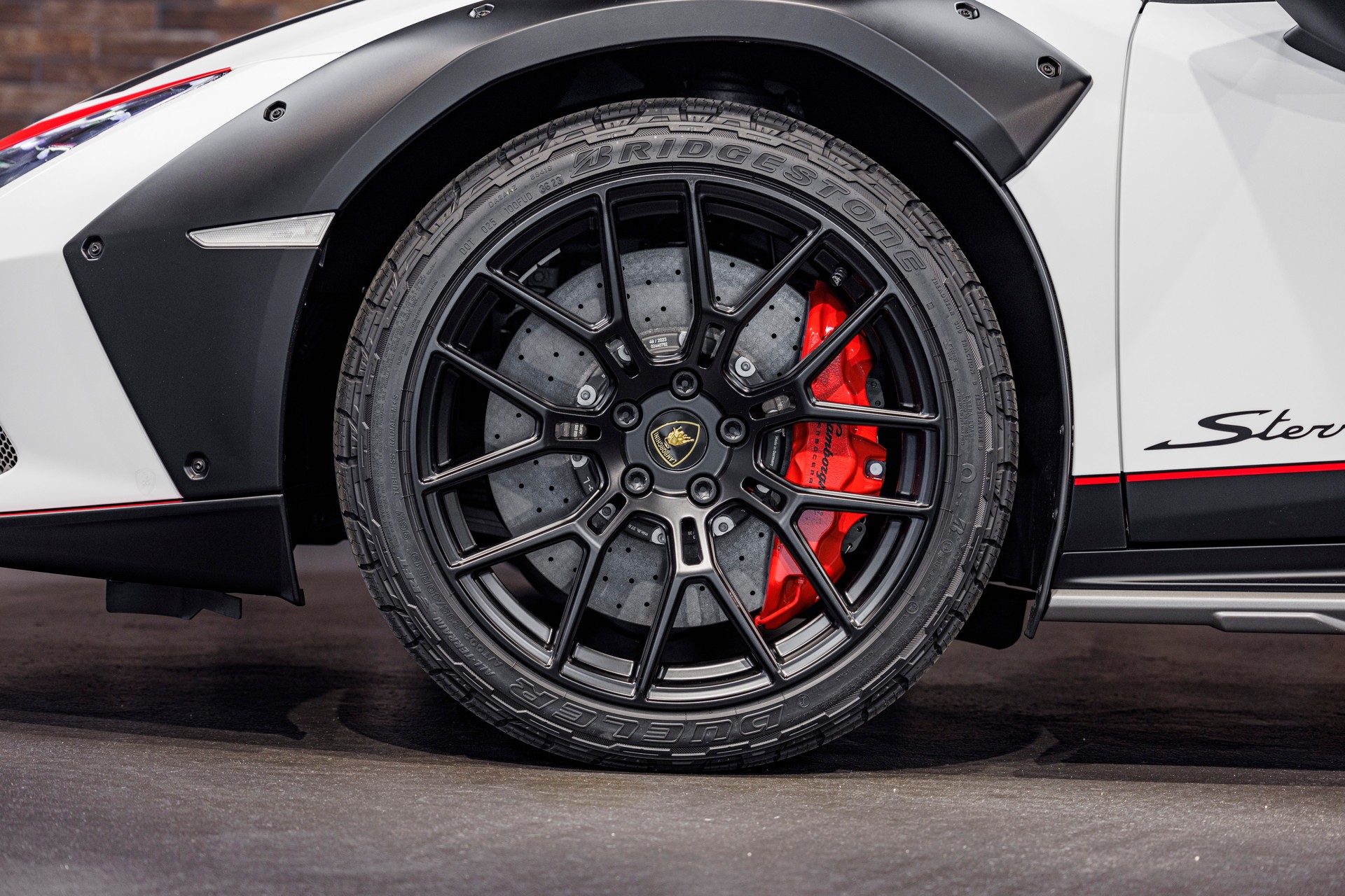 LAMBORGHINI Huracán Sterrato-image-9