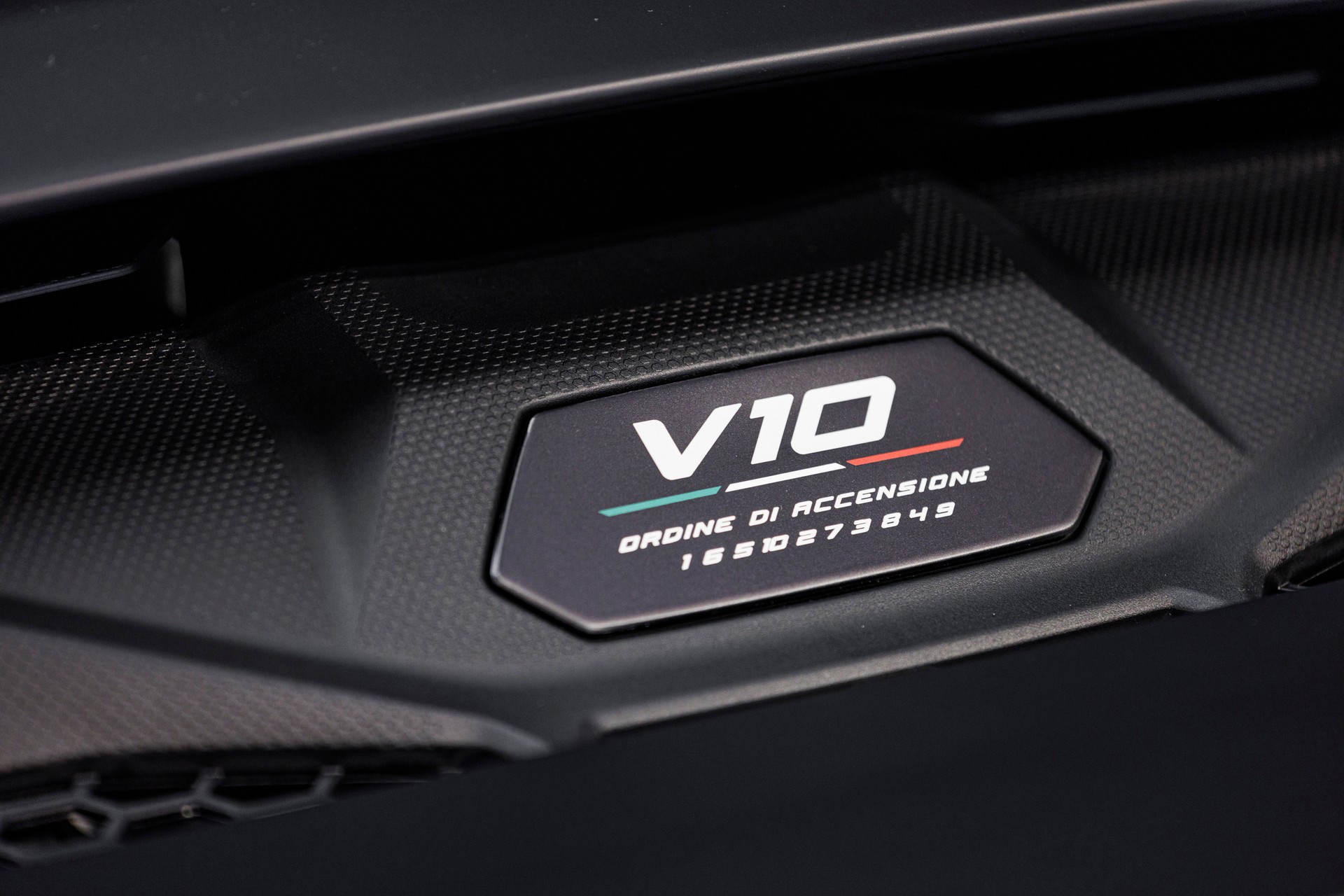 LAMBORGHINI Huracán Sterrato-image-12