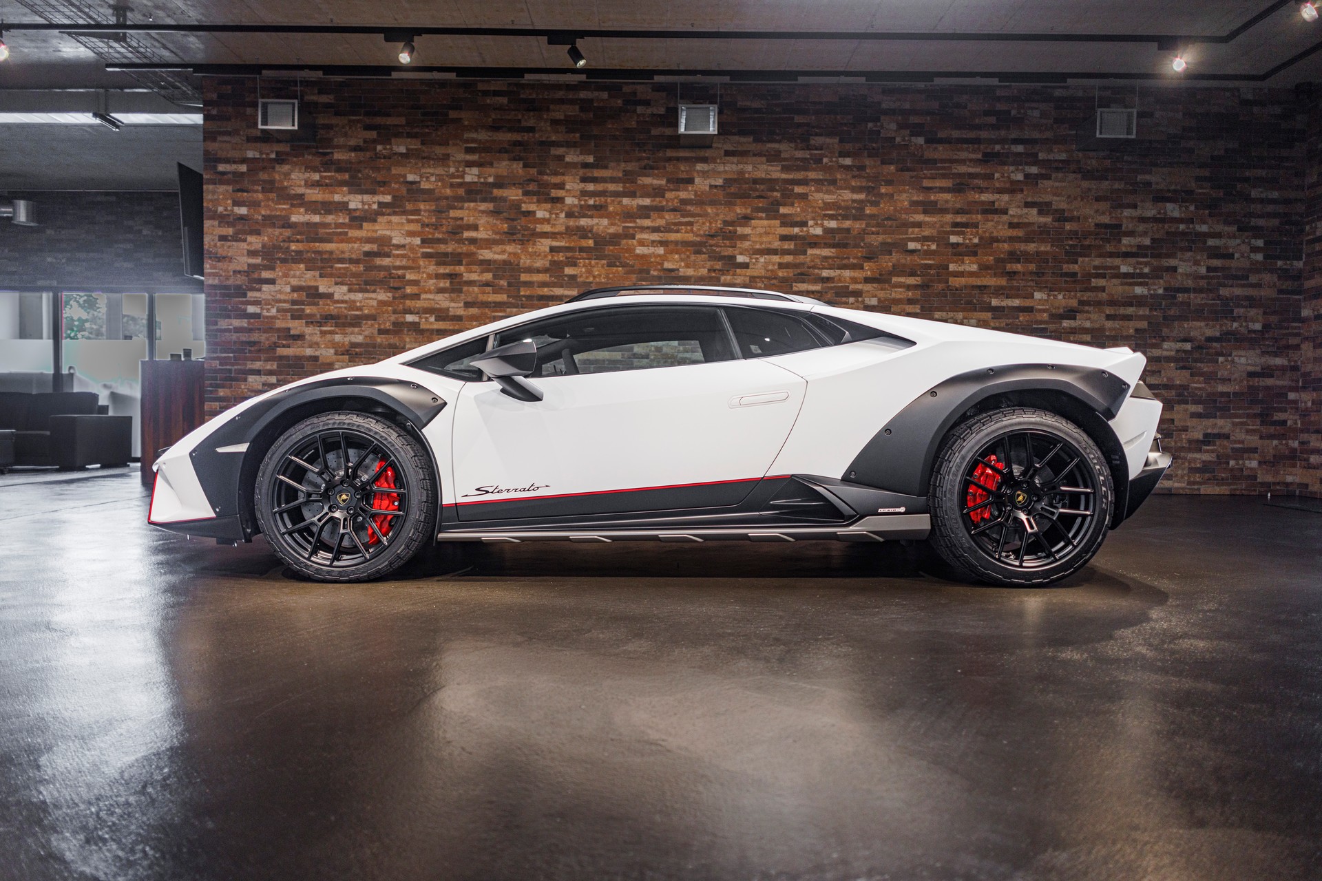 LAMBORGHINI Huracán Sterrato-image-4