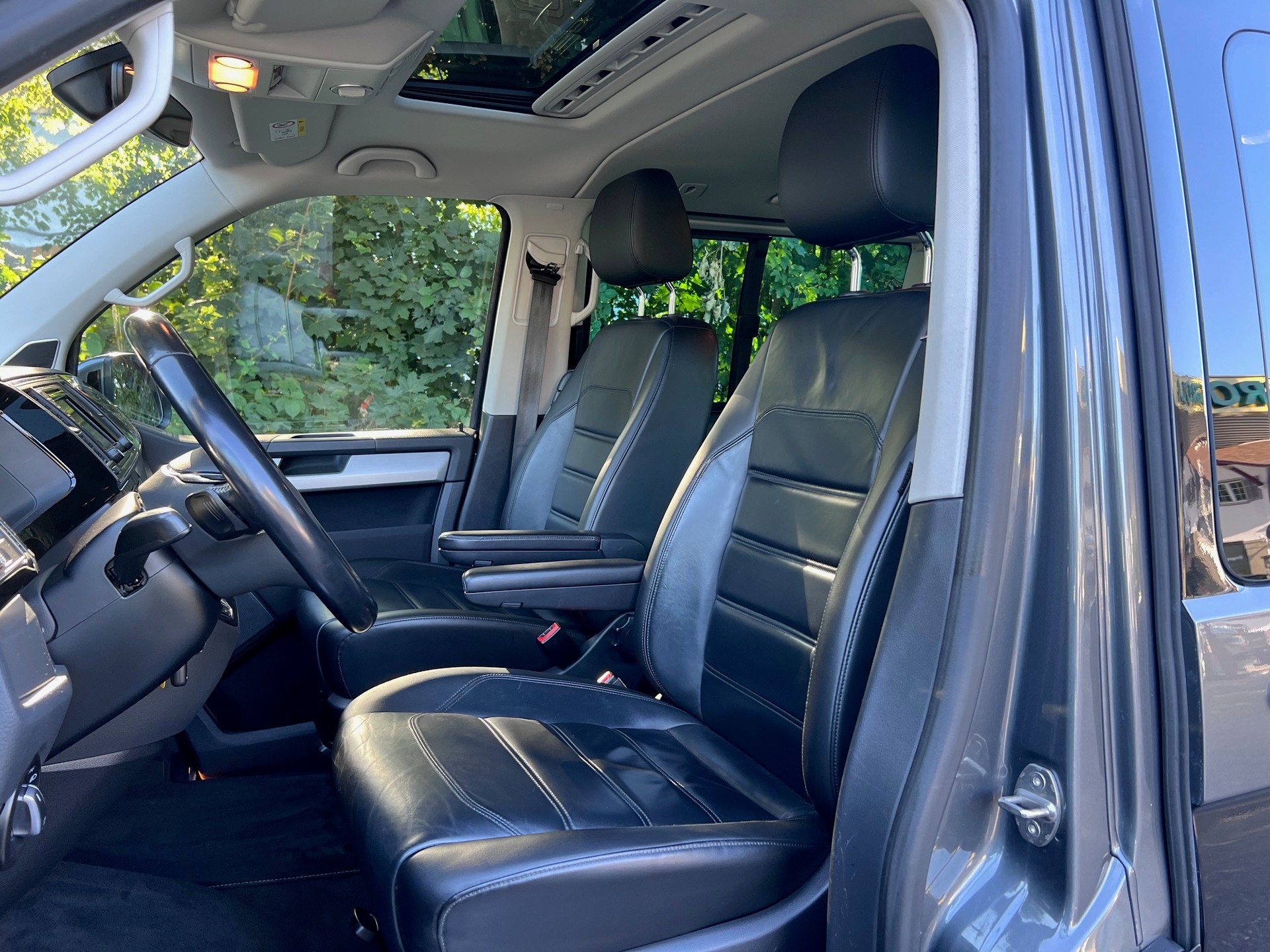 VW T6 Multivan 2.0 Bi-TDI Gen Six  4Motion DSG-showroom-element-3
