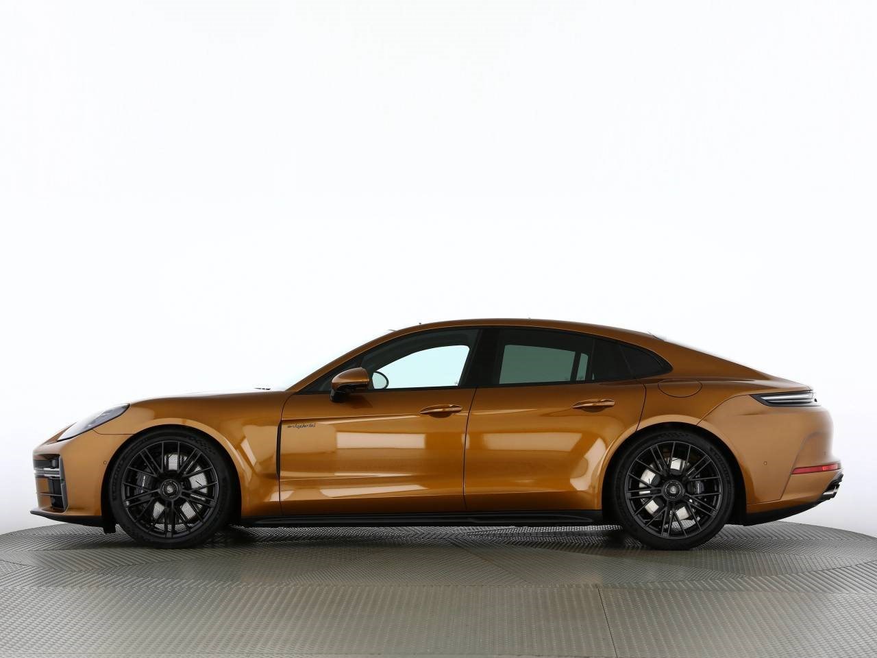PORSCHE PANAMERA Turbo E-Hybrid-showroom-element-1
