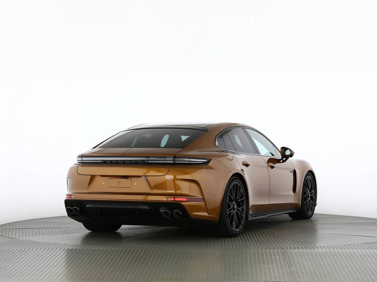 PORSCHE PANAMERA Turbo E-Hybrid-showroom-element-2