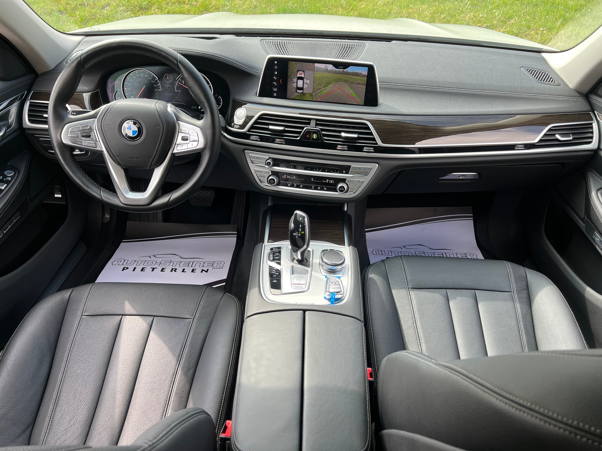 BMW JA..... JA....  ERST 3`900 KM !!!  CH WAGEN MIT VOLLGARANTIE. 730d xDrive !! TOP AUSSTATTUNG !! NP  125`000.- JETZT 52`900.--showroom-element-3