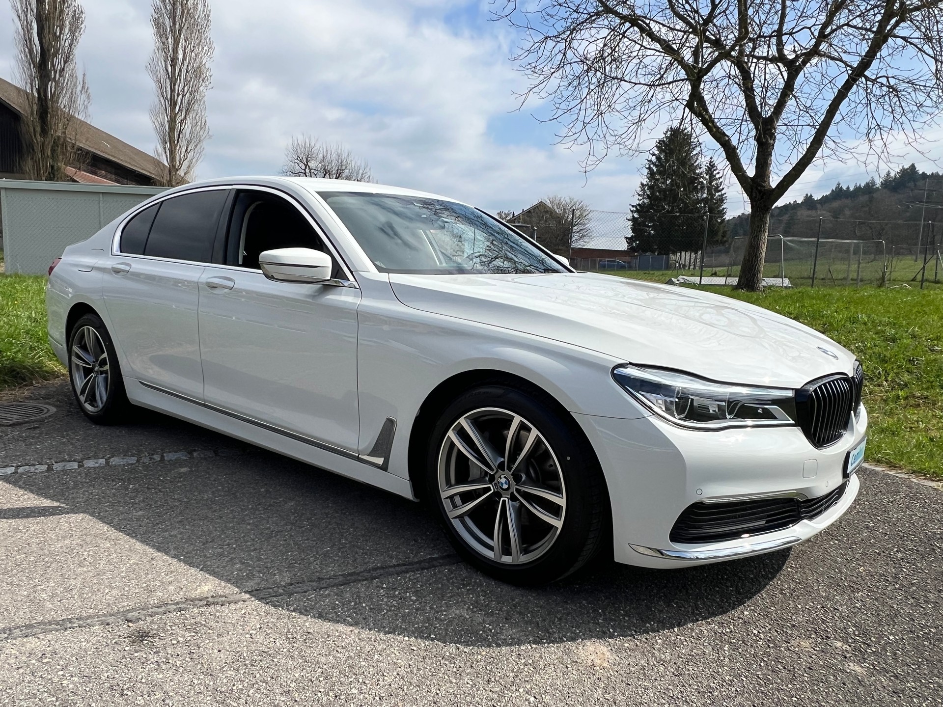 BMW JA..... JA....  ERST 3`900 KM !!!  CH WAGEN MIT VOLLGARANTIE. 730d xDrive !! TOP AUSSTATTUNG !! NP  125`000.- JETZT 52`900.--showroom-element-2