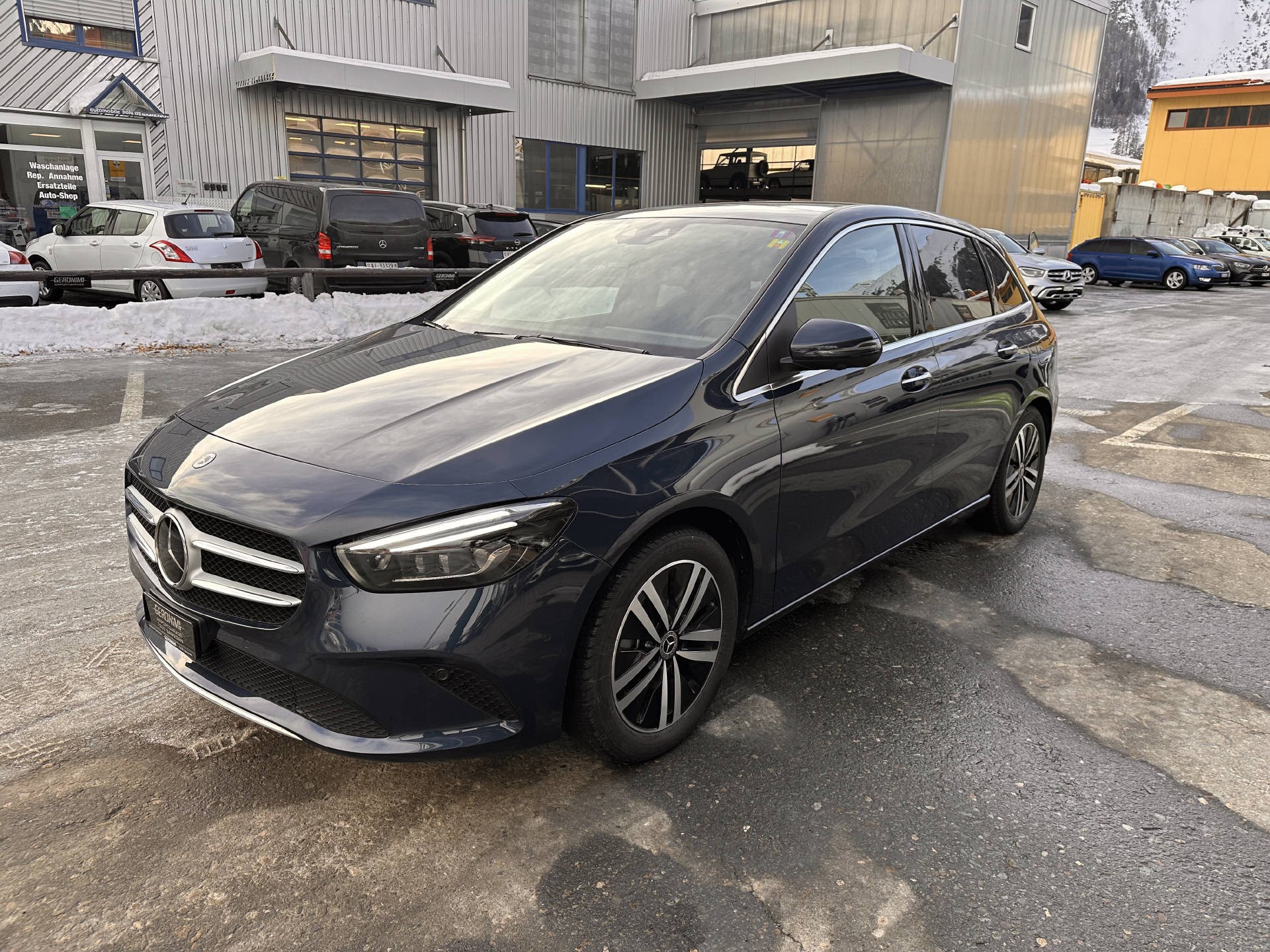 MERCEDES-BENZ B 220 d Progressive 4matic-showroom-element-3