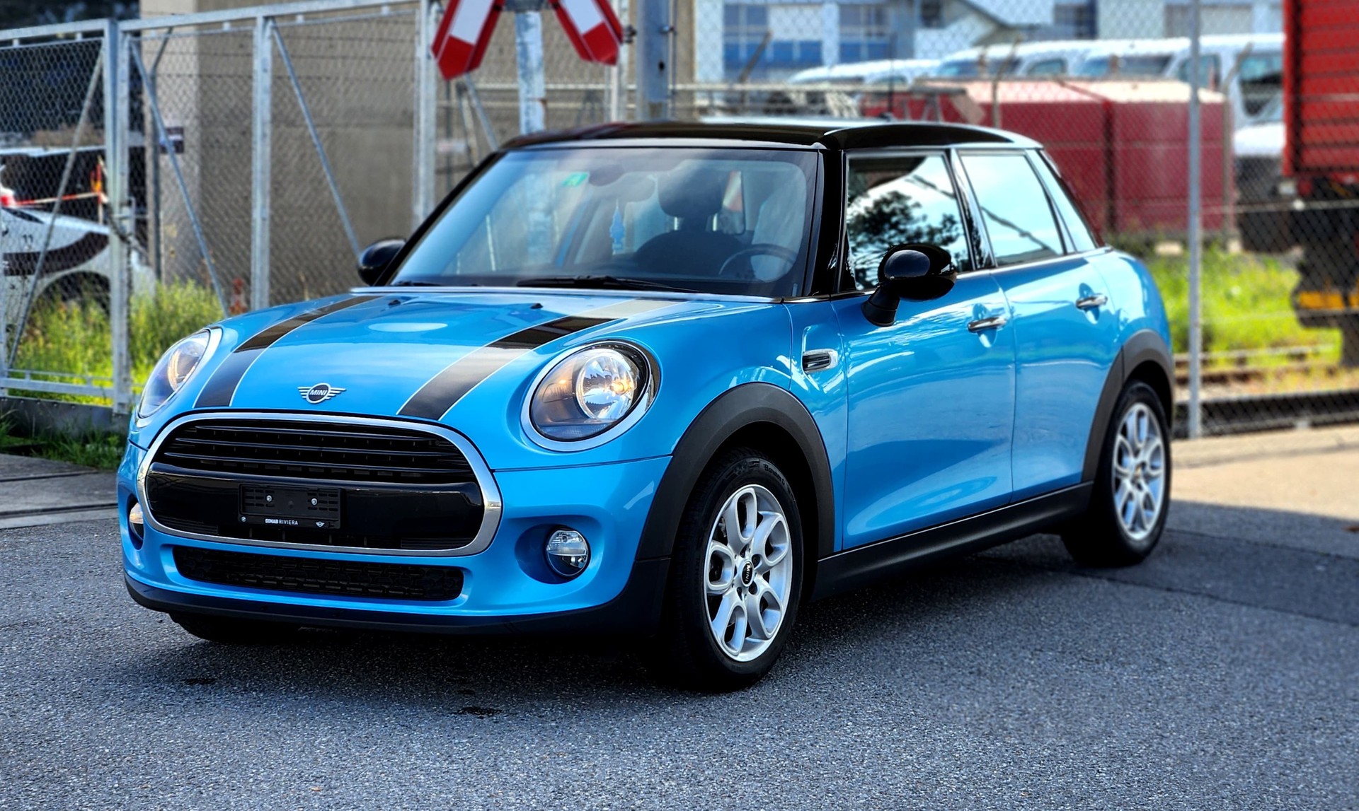 MINI Cooper Blackyard-showroom-element-2