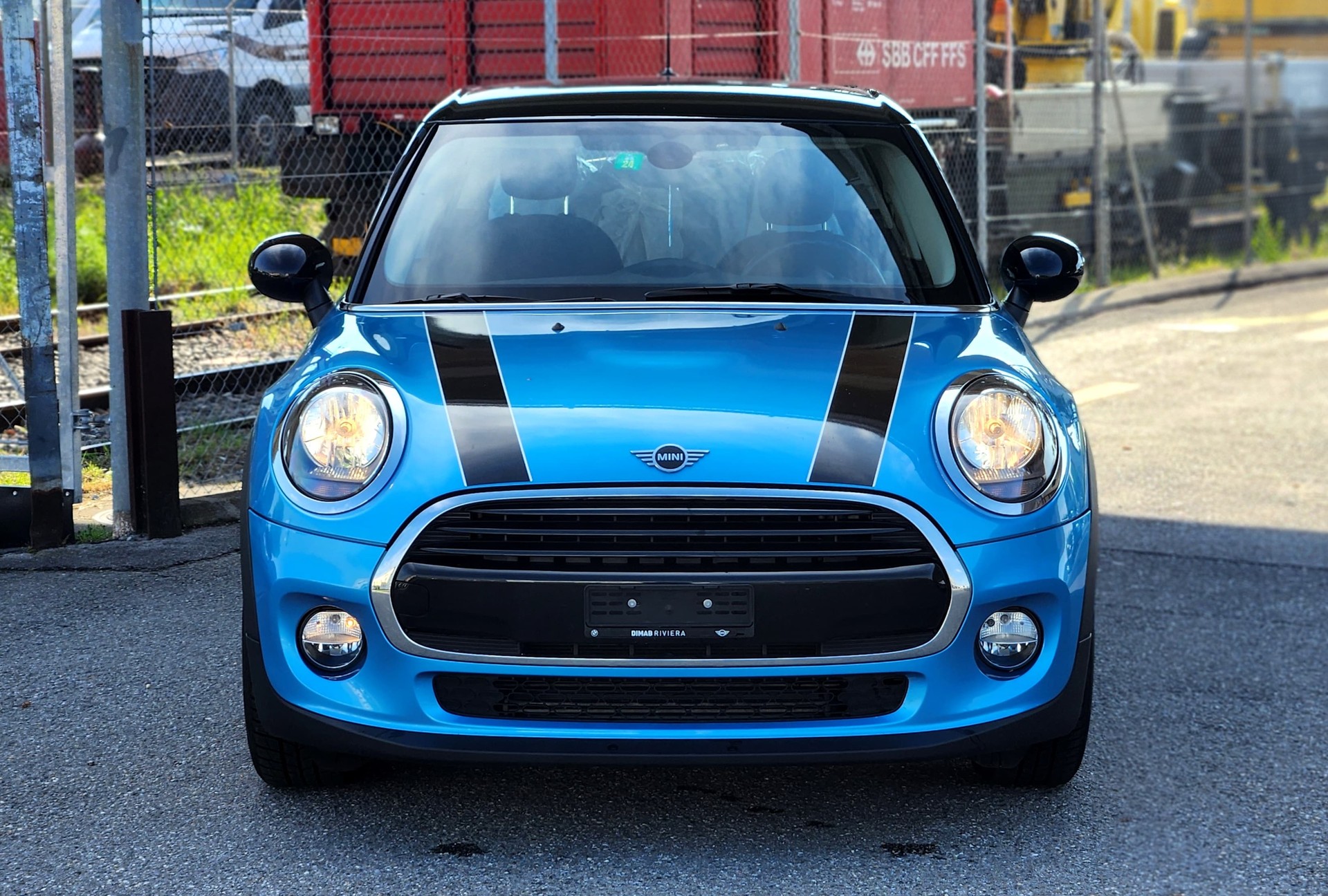 MINI Cooper Blackyard-showroom-element-1