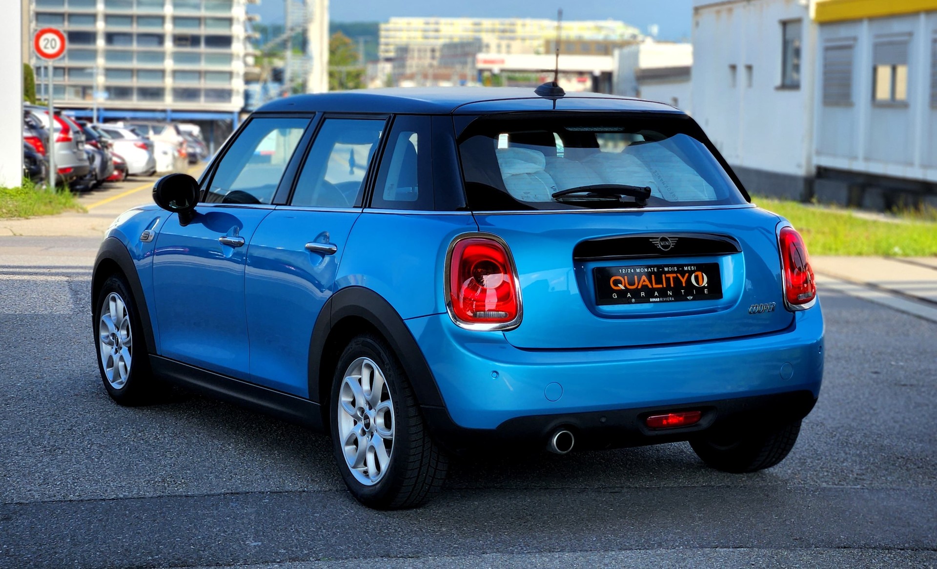MINI Cooper Blackyard-showroom-element-3