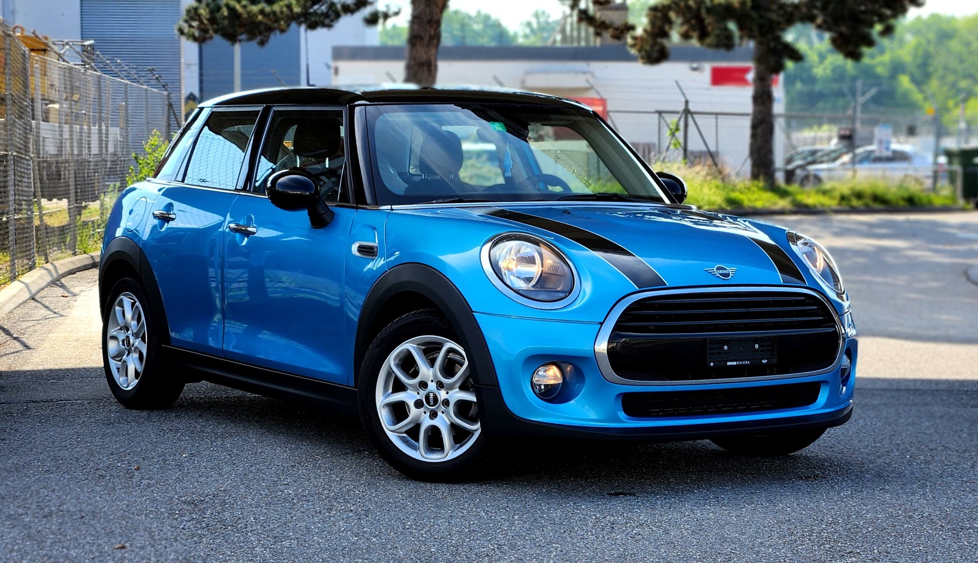 MINI Cooper Blackyard-image-0