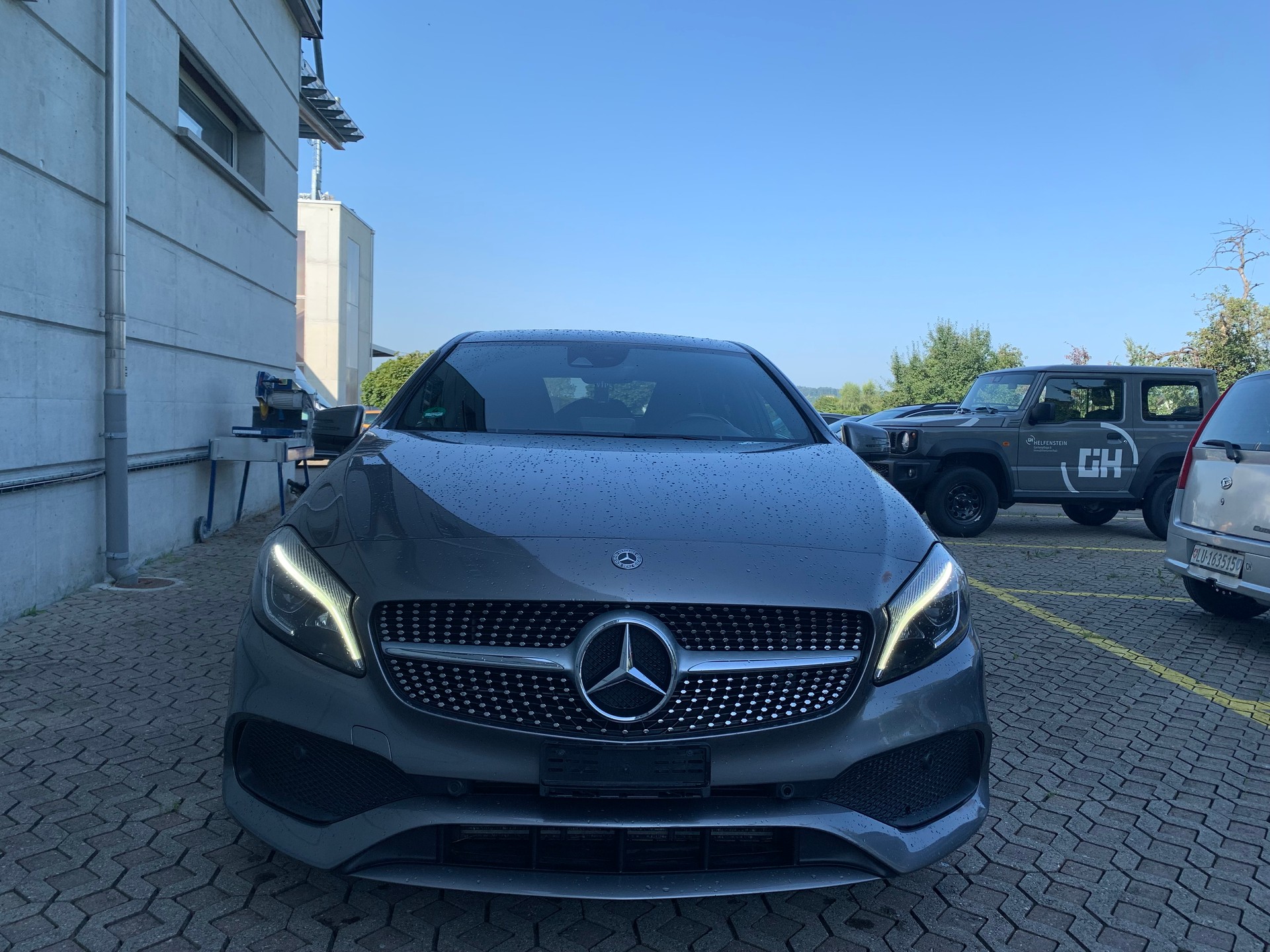 MERCEDES-BENZ A 200 AMG Line 7G-DCT-showroom-element-2