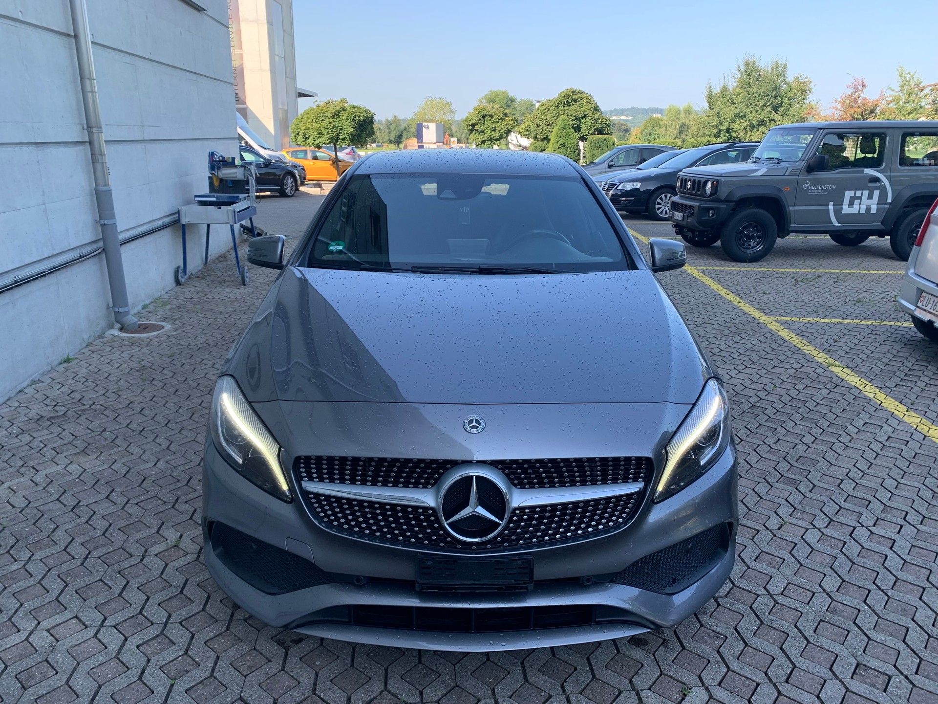 MERCEDES-BENZ A 200 AMG Line 7G-DCT-showroom-element-1