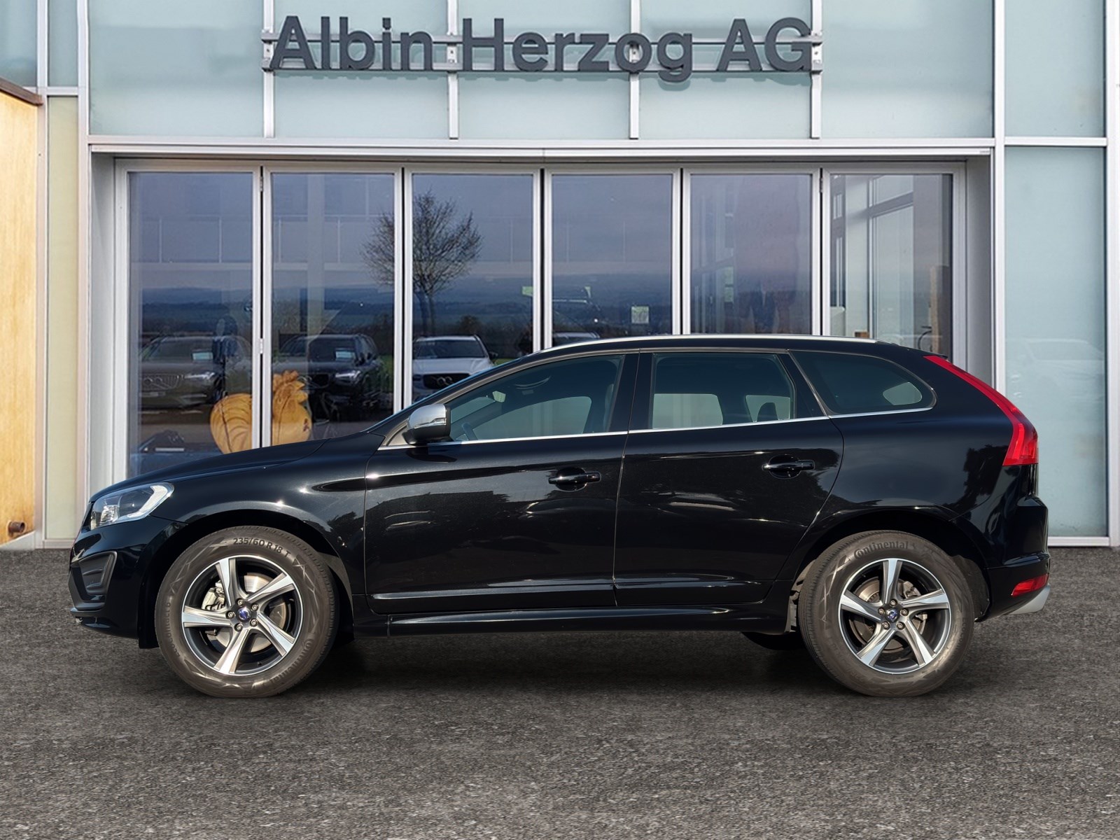 VOLVO XC60 2.4 D5 Mom. R-Design AWD S/S-showroom-element-1