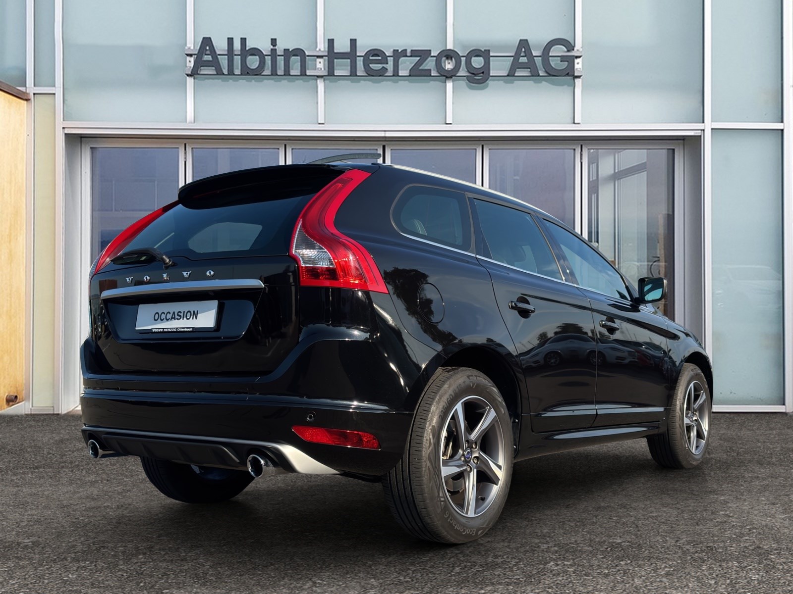 VOLVO XC60 2.4 D5 Mom. R-Design AWD S/S-showroom-element-3