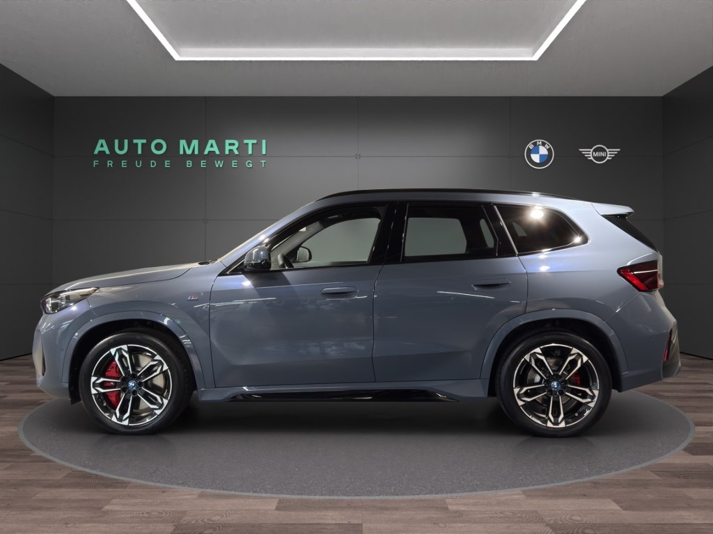 BMW iX1 xDrive 30 M Sport Pro-showroom-element-1