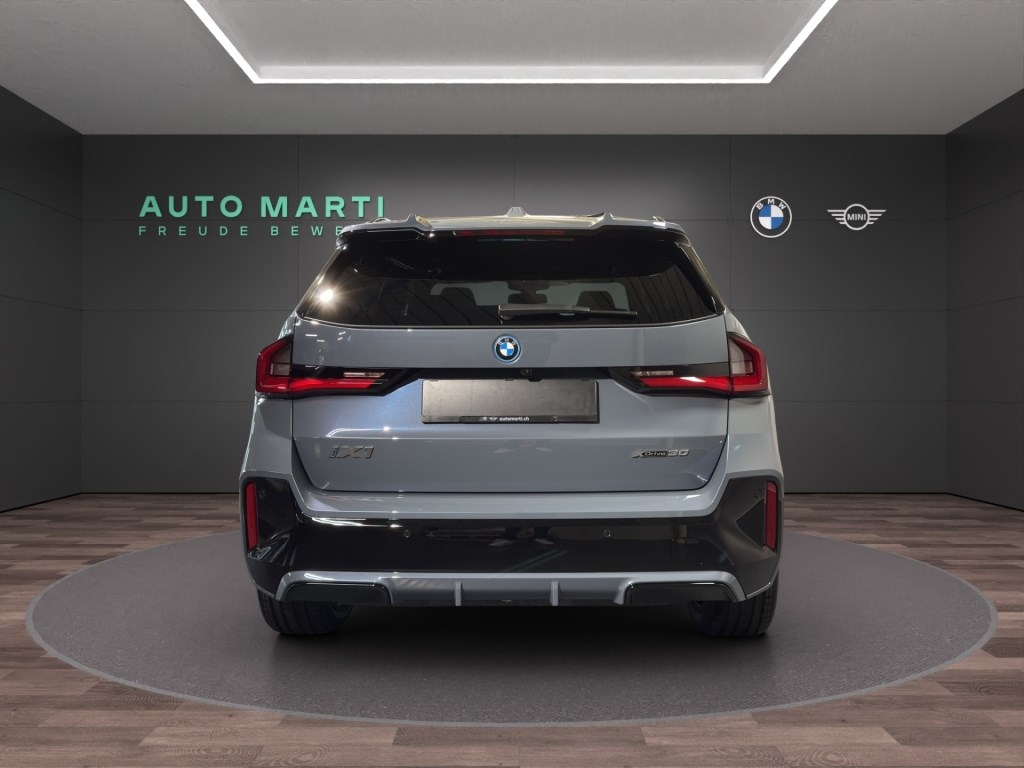BMW iX1 xDrive 30 M Sport Pro-showroom-element-2