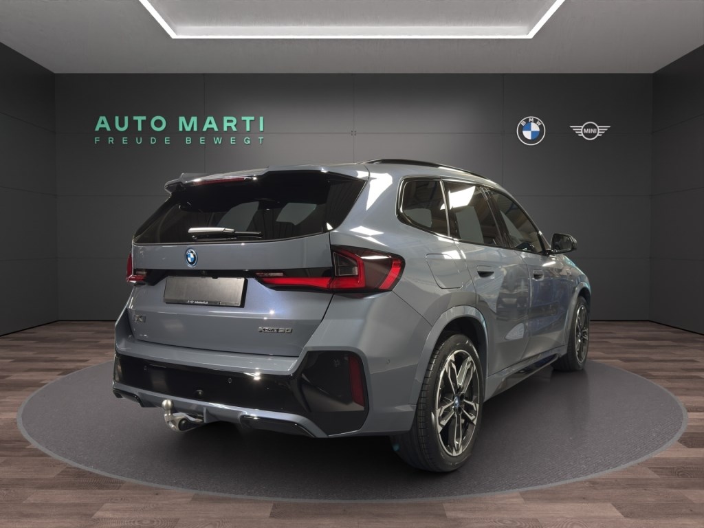 BMW iX1 xDrive 30 M Sport Pro-showroom-element-3