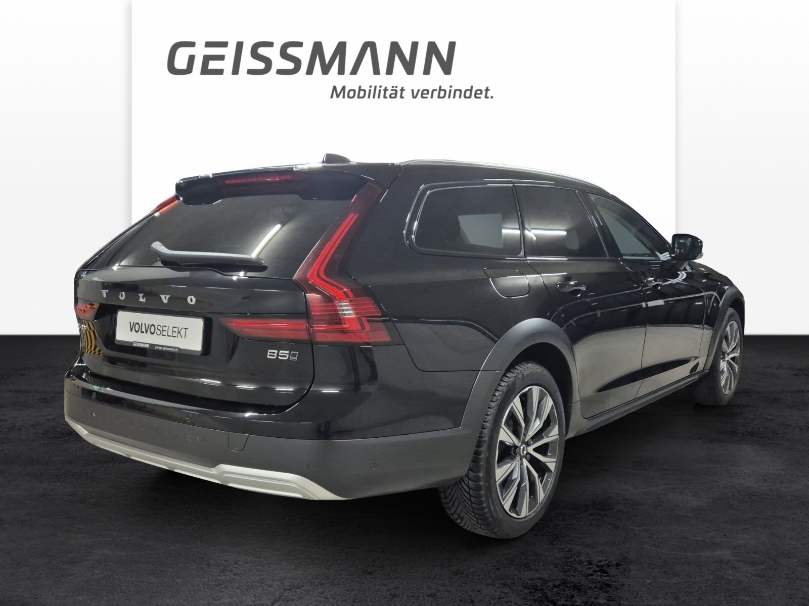 VOLVO V90 Cross Country 2.0 B5 Plus AWD-image-4