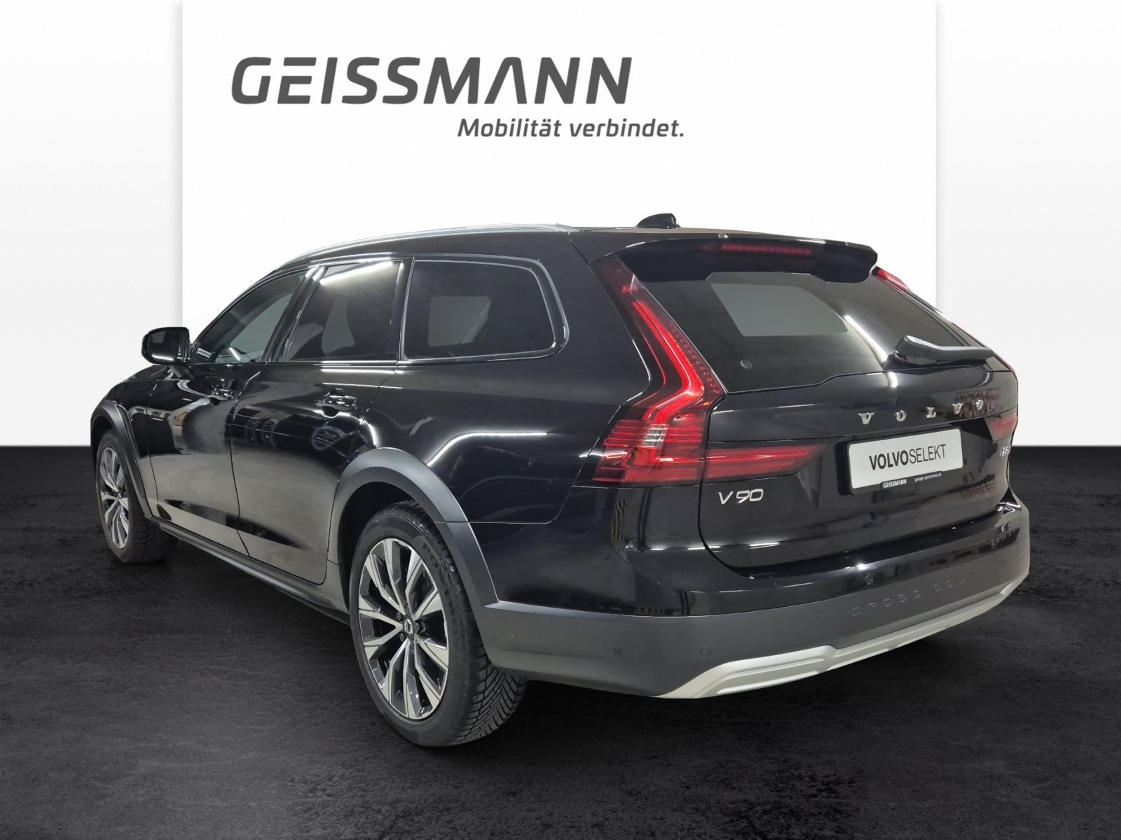 VOLVO V90 Cross Country 2.0 B5 Plus AWD-image-5