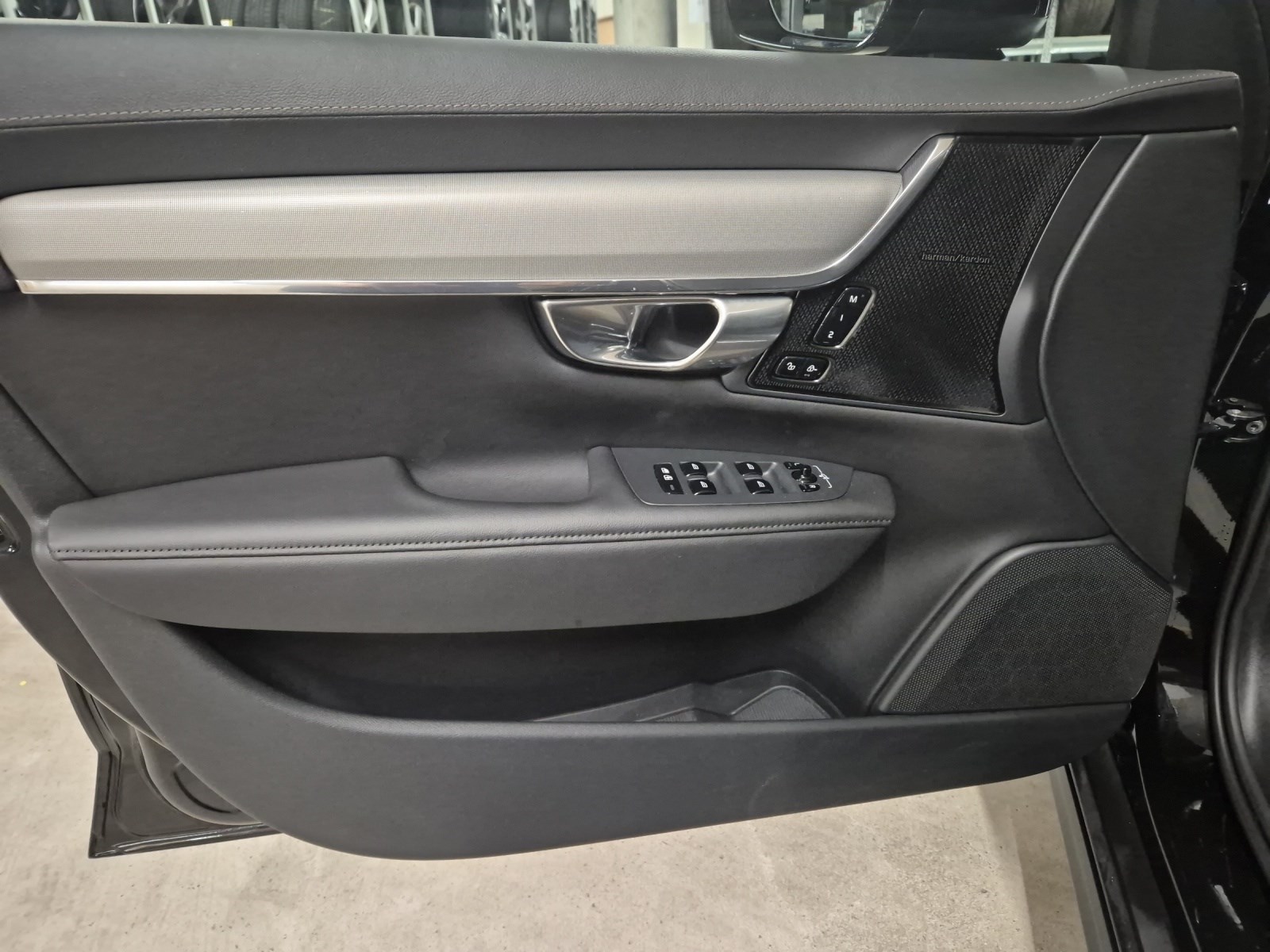 VOLVO V90 Cross Country 2.0 B5 Plus AWD-image-8