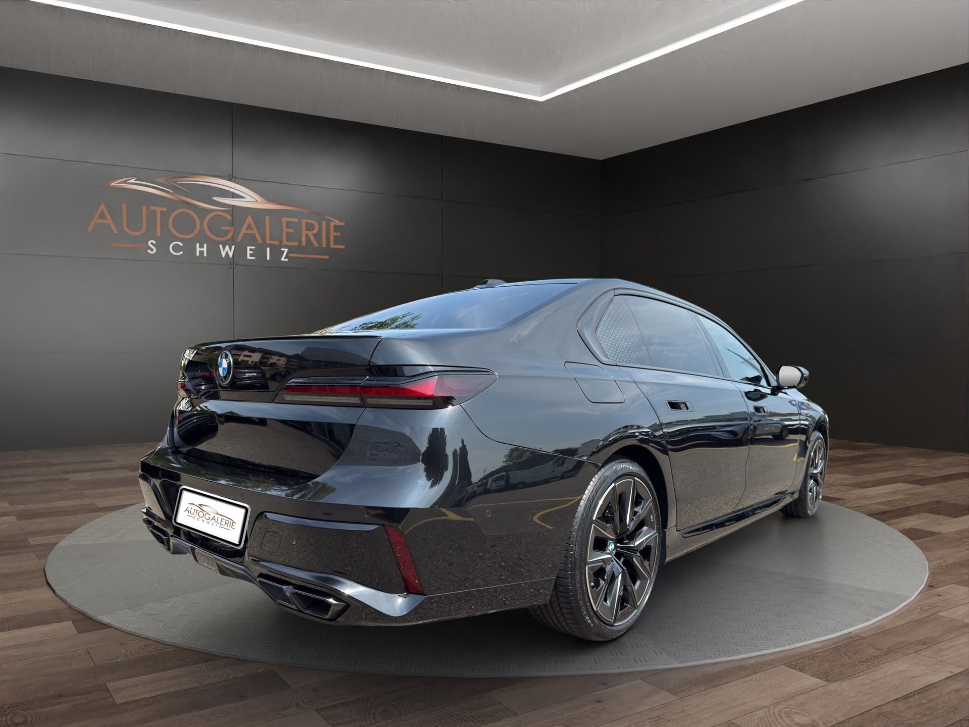 BMW M760e xDrive | CH Fzg. | Executive & Lounge | 31.3" THEATRE SCREEN | Bowers & Wilkins | MEGA VOLL |-showroom-element-3