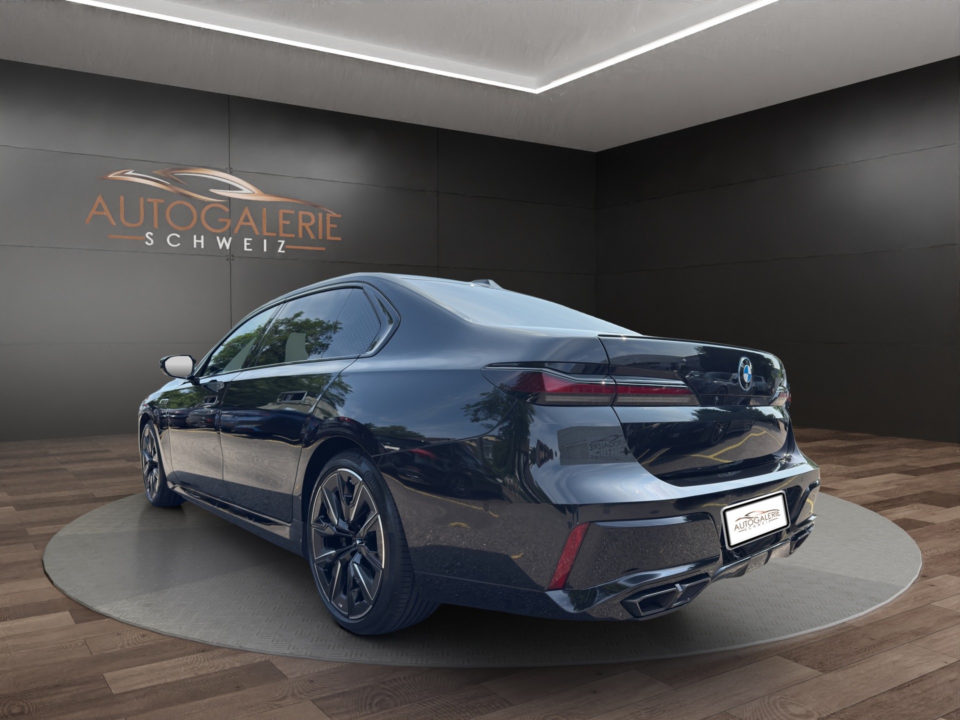 BMW M760e xDrive | CH Fzg. | Executive & Lounge | 31.3" THEATRE SCREEN | Bowers & Wilkins | MEGA VOLL |-showroom-element-2
