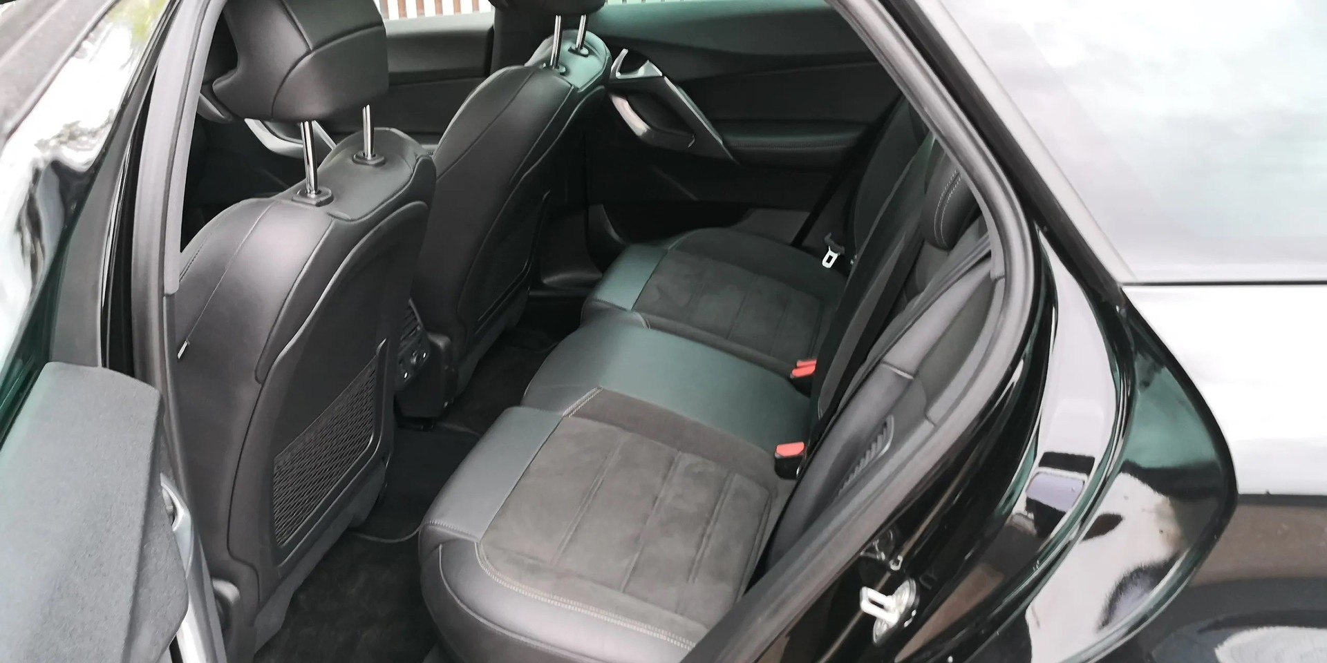 DS AUTOMOBILES DS 5 HYbrid4 200 SO Chic EGS6-image-9