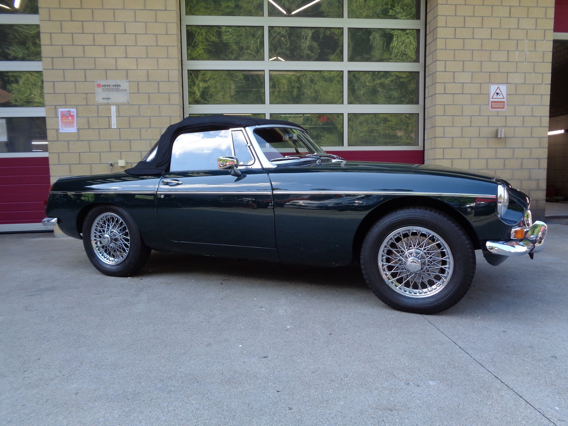 MG MGC-showroom-element-1
