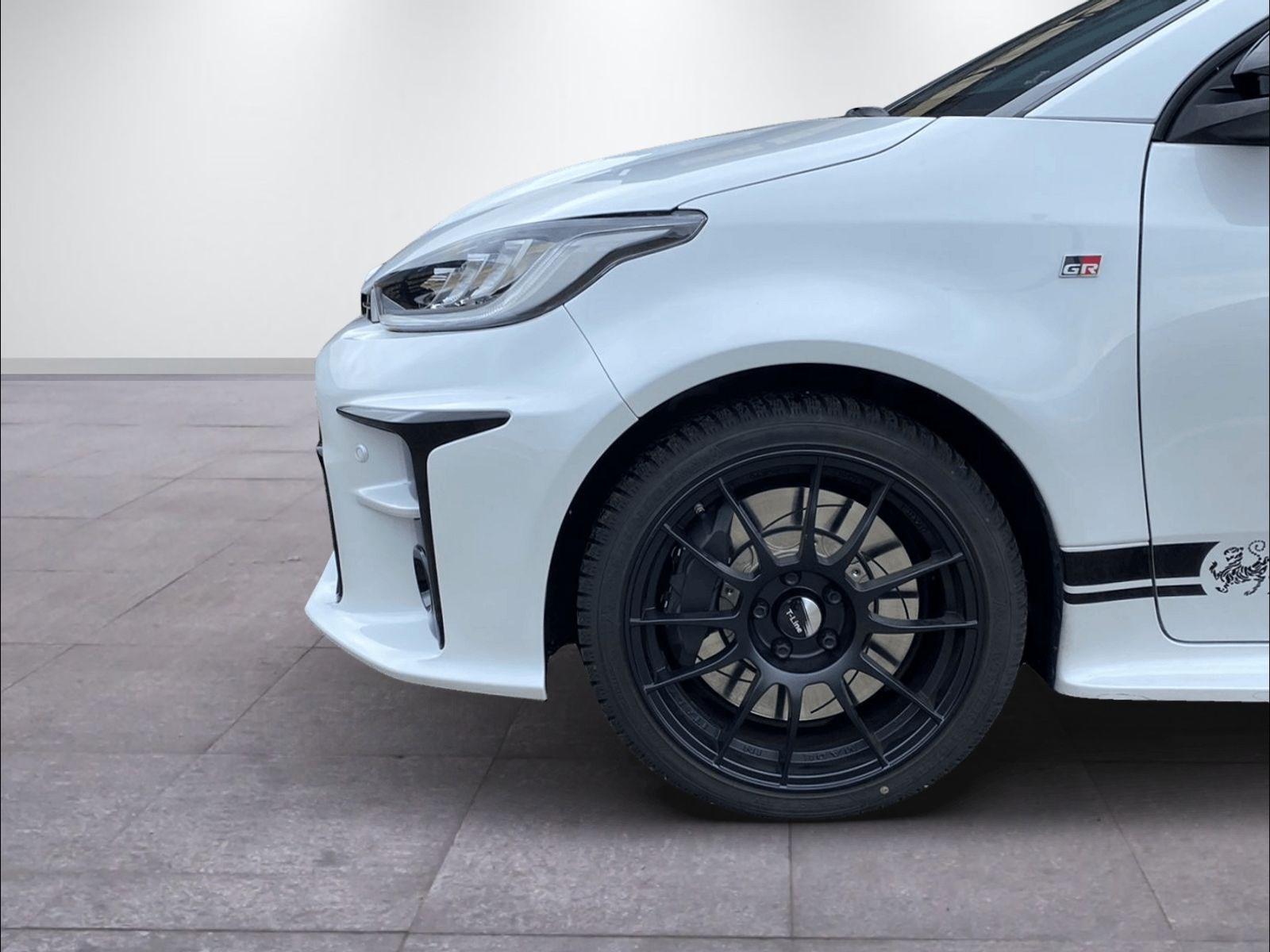 TOYOTA GR Yaris 1.6 Turbo Sport 4x4-showroom-element-2