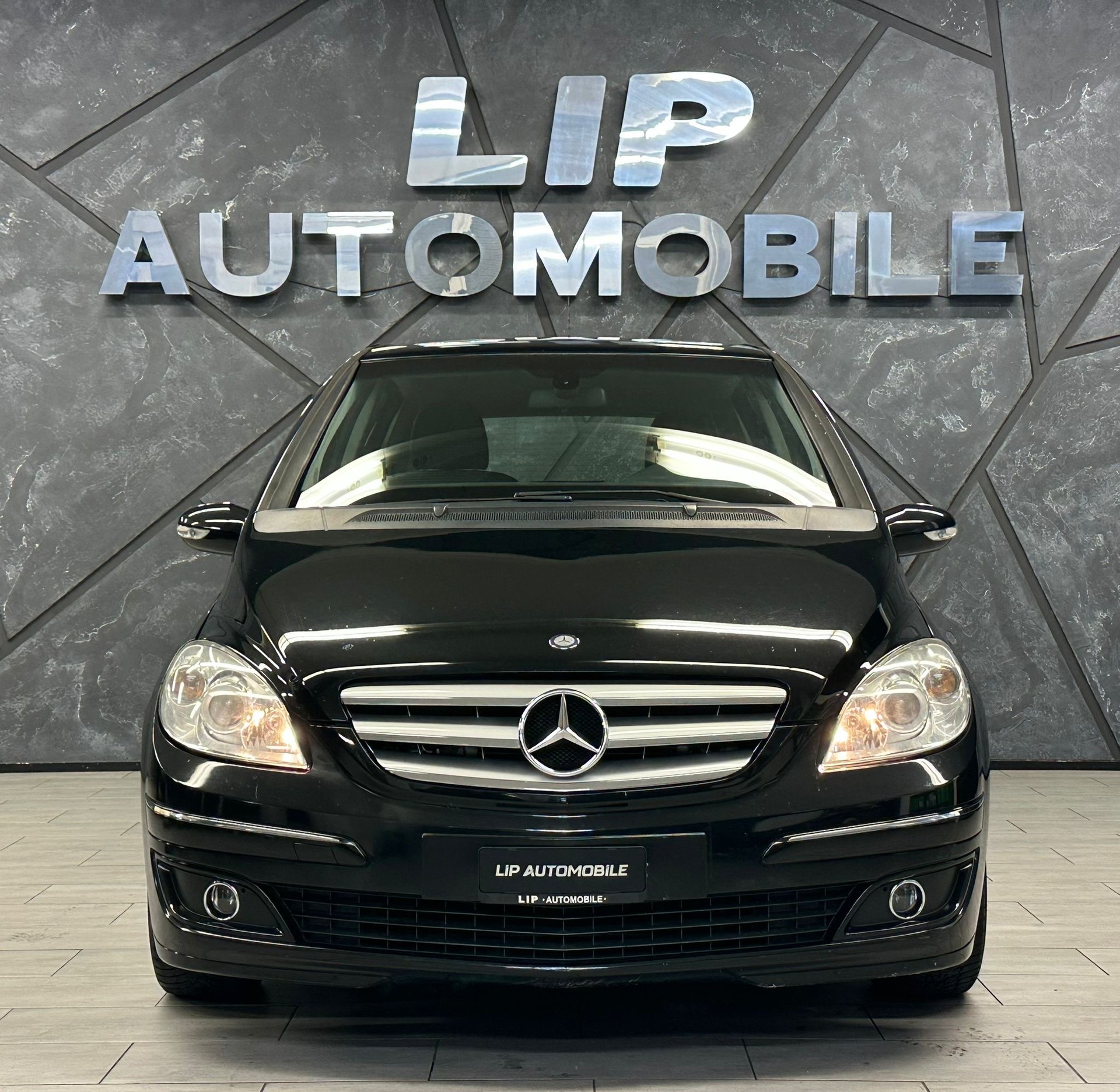MERCEDES-BENZ B 170-showroom-element-1