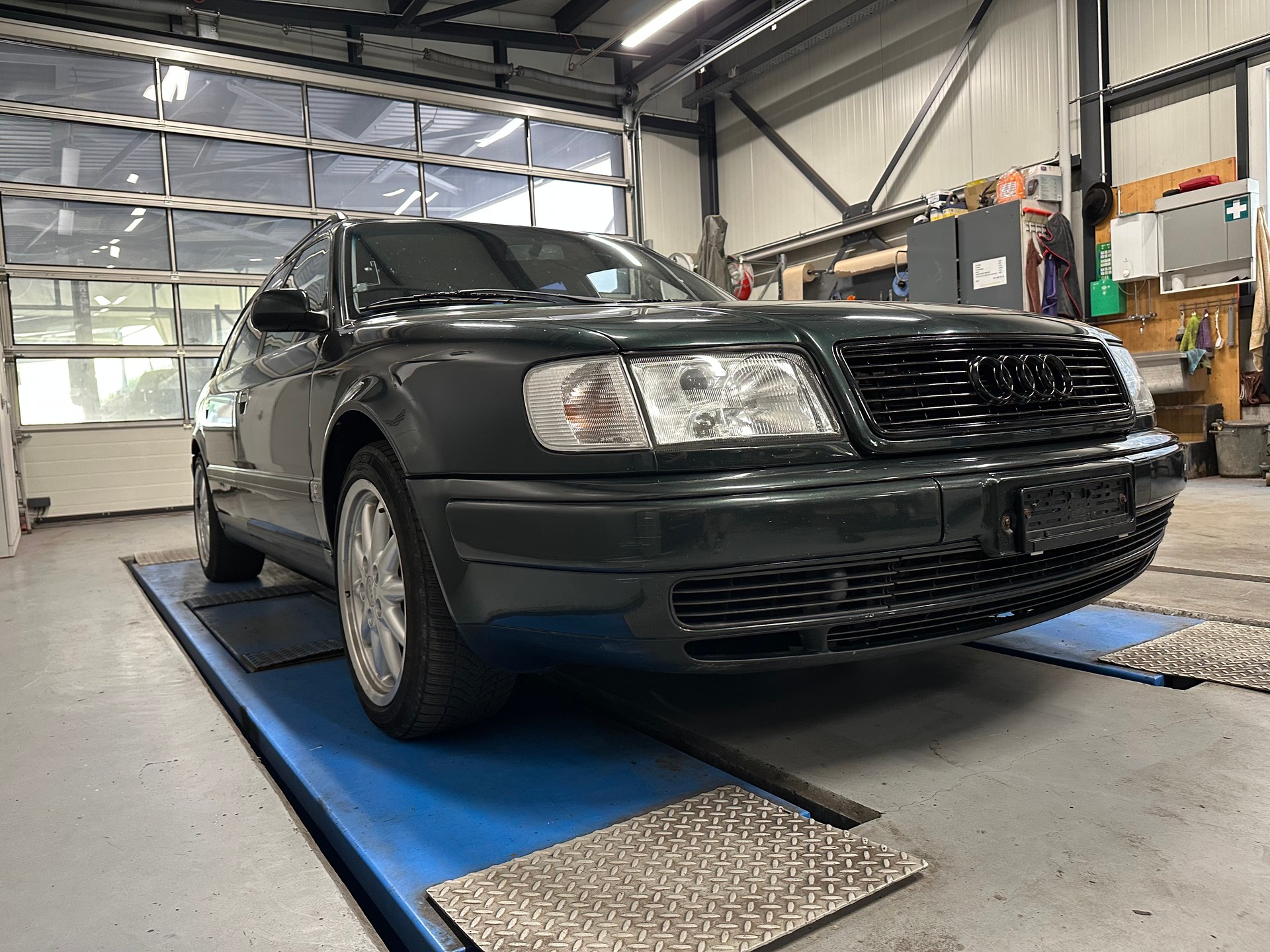 AUDI 100 Avant S4 4.2 quattro-image-6