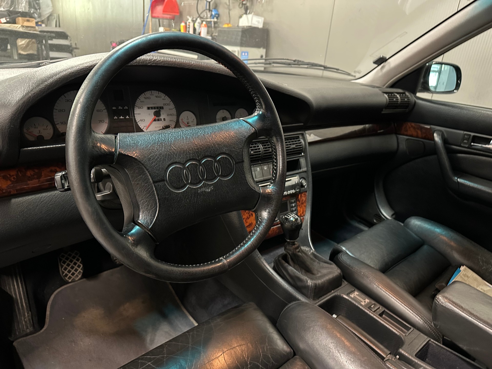 AUDI 100 Avant S4 4.2 quattro-image-9