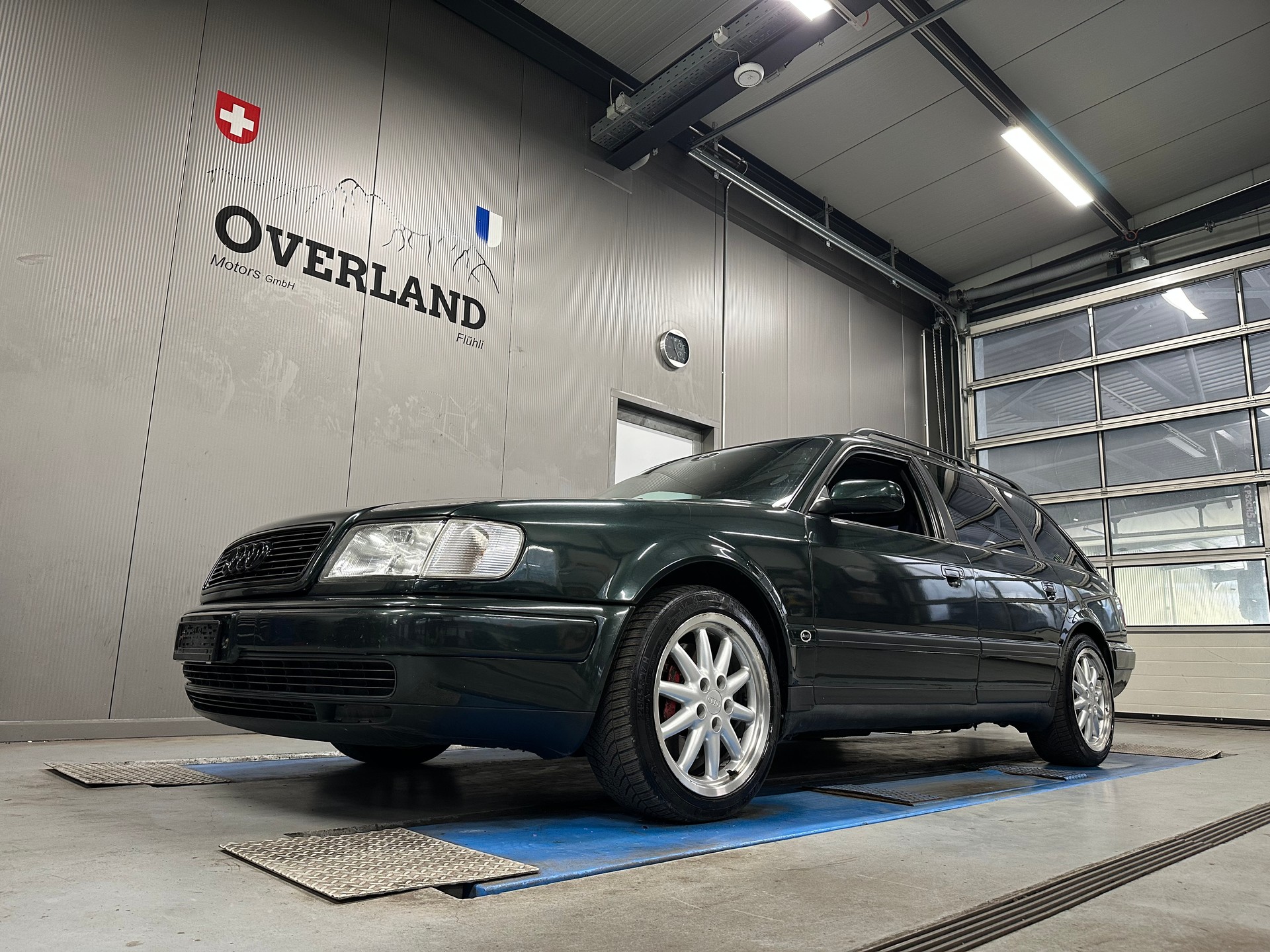 AUDI 100 Avant S4 4.2 quattro-image-12