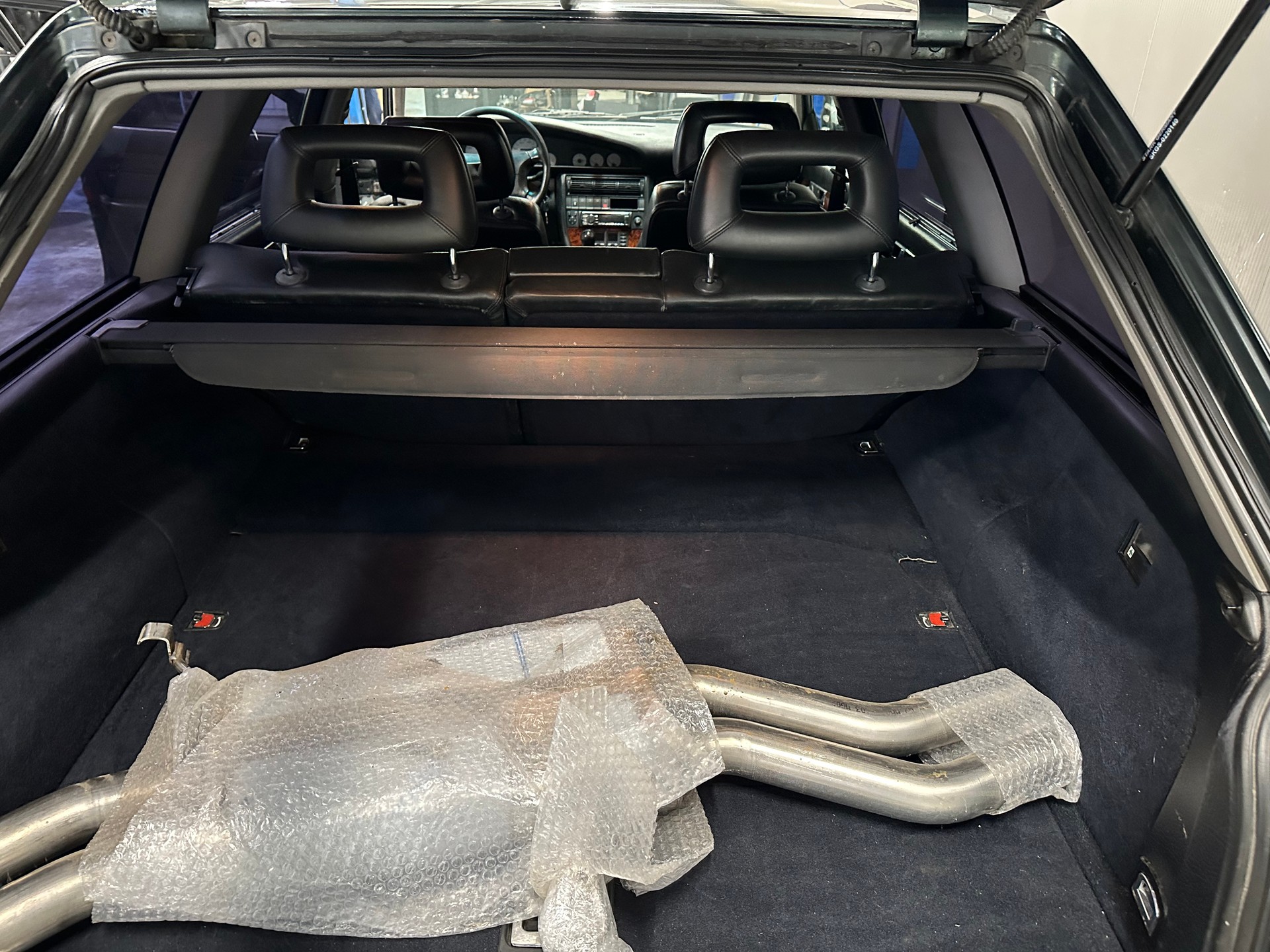 AUDI 100 Avant S4 4.2 quattro-image-11