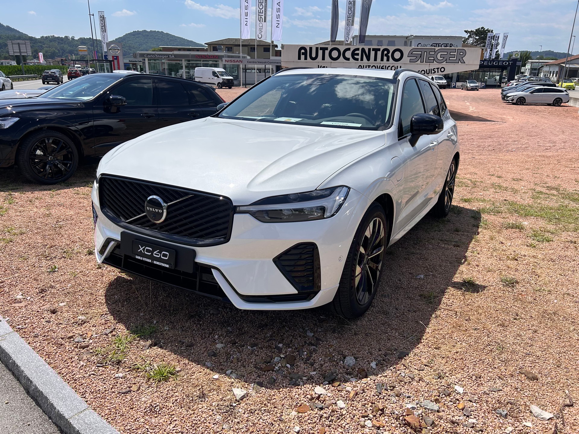 VOLVO XC60 T6 eAWD PluginHybrid Plus Dark Geartronic-showroom-element-1