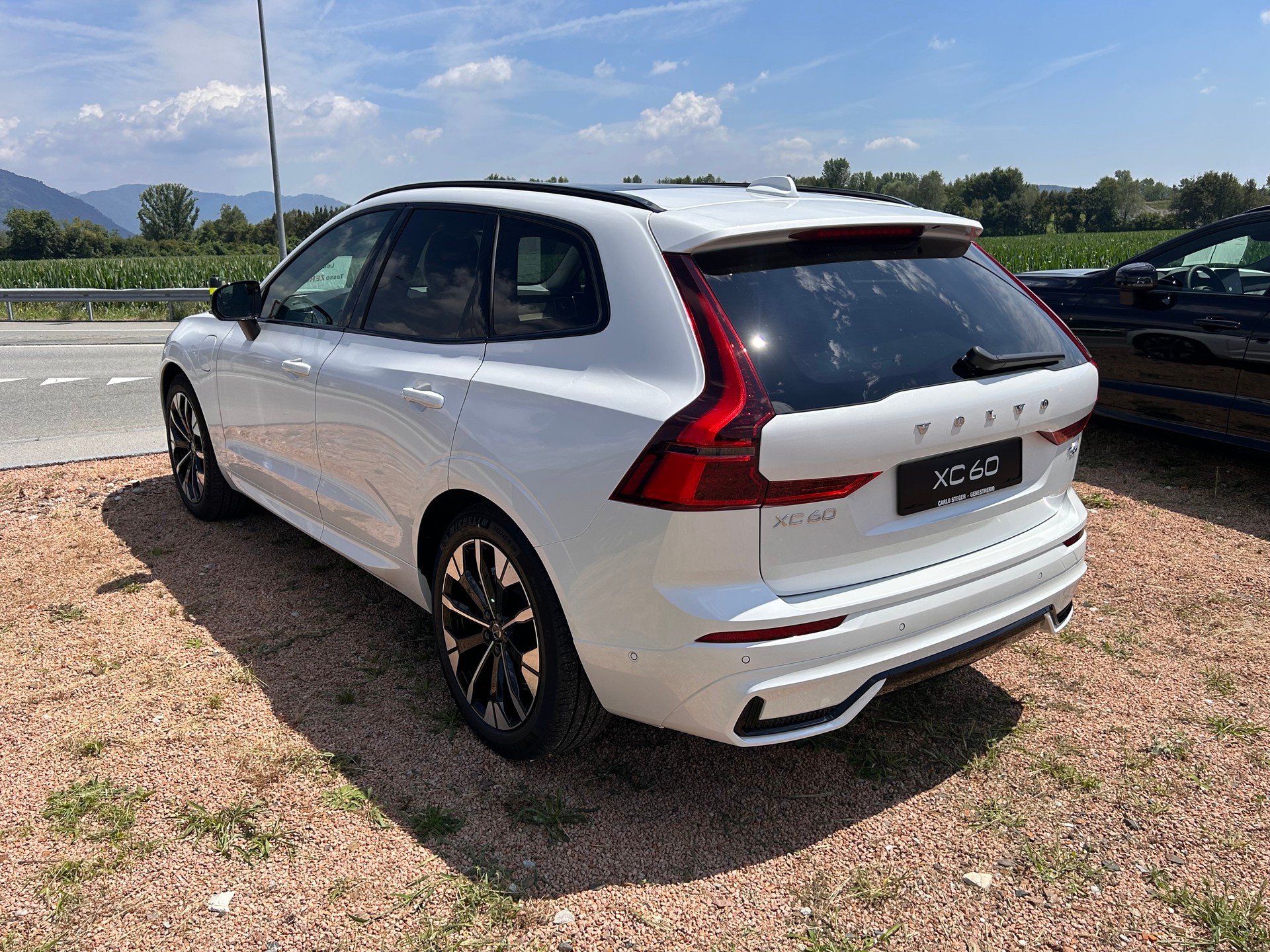 VOLVO XC60 T6 eAWD PluginHybrid Plus Dark Geartronic-showroom-element-3