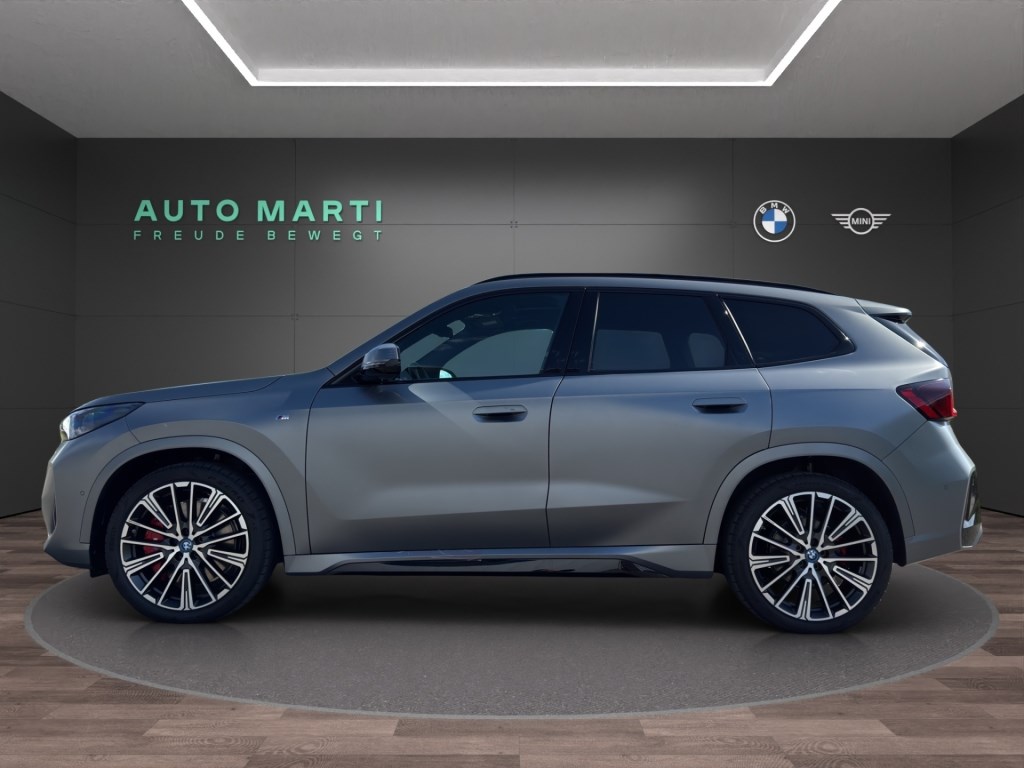 BMW iX1 xDrive 30 M Sport Pro-showroom-element-1