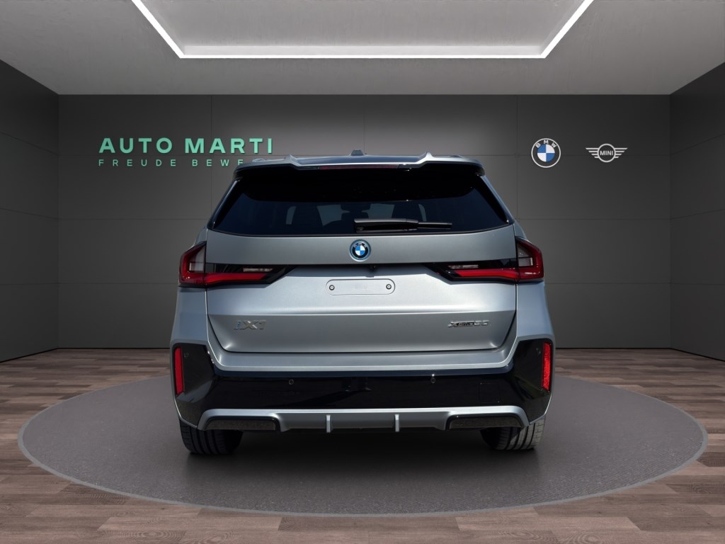 BMW iX1 xDrive 30 M Sport Pro-showroom-element-2